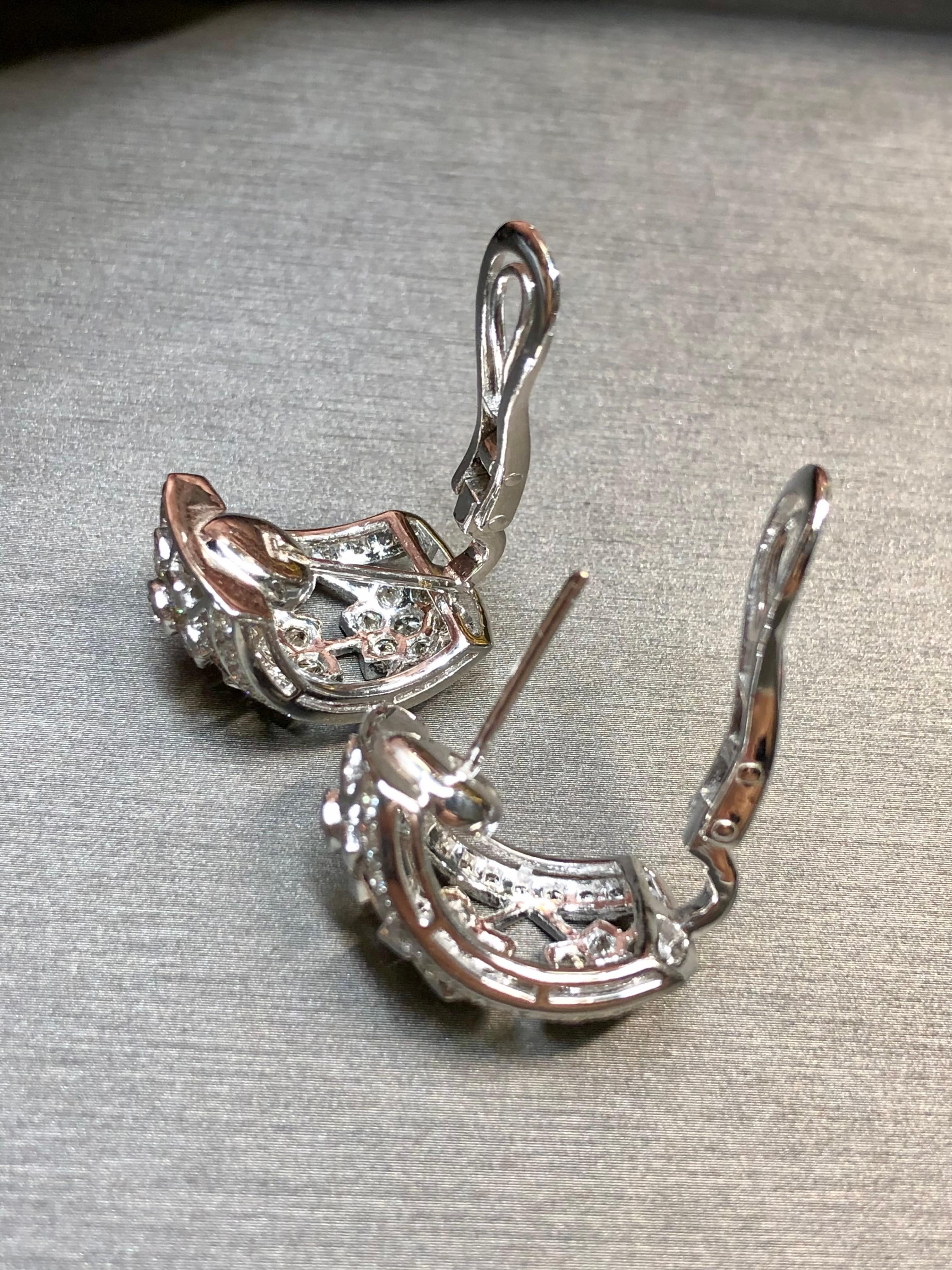 Women's or Men's Estate 18K White Gold Diamond Openwork Floral Shrimp Huggie Earrings 4.65ctw For Sale