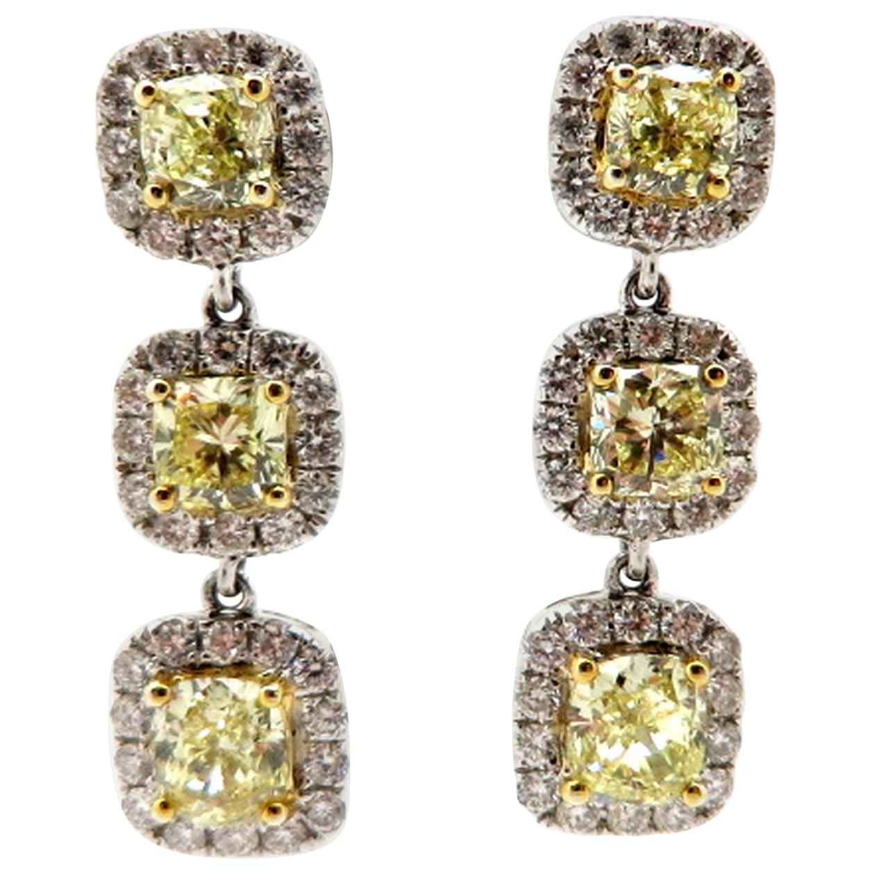 Pendants d'oreilles fantaisie en or blanc 18 carats avec diamant taille coussin jaune et halo de diamants