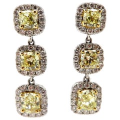 Pendants d'oreilles fantaisie en or blanc 18 carats avec diamant taille coussin jaune et halo de diamants