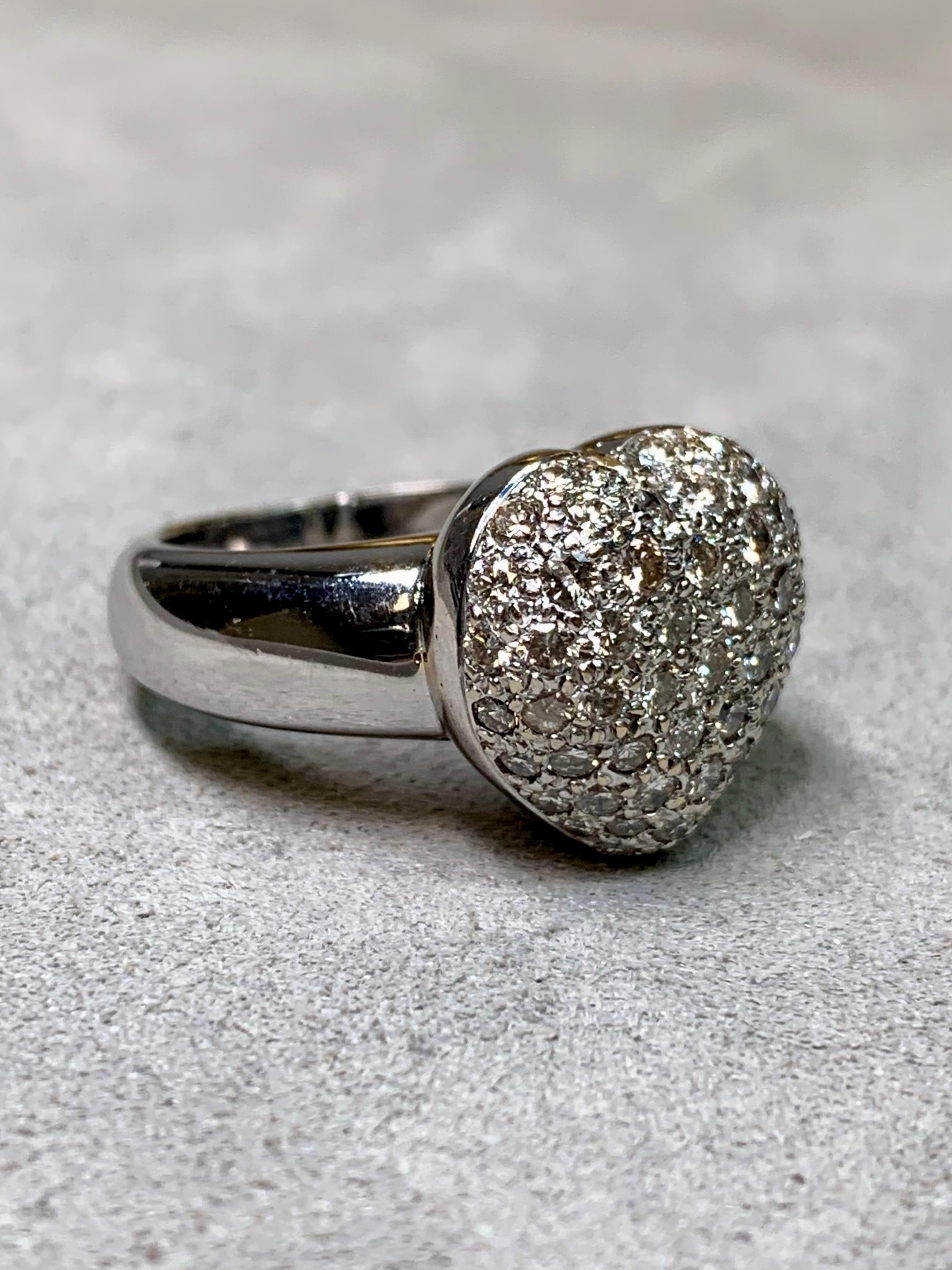 Contemporaneo Anello da cocktail con cuore gonfio in oro bianco 18 carati Sz 6 in vendita