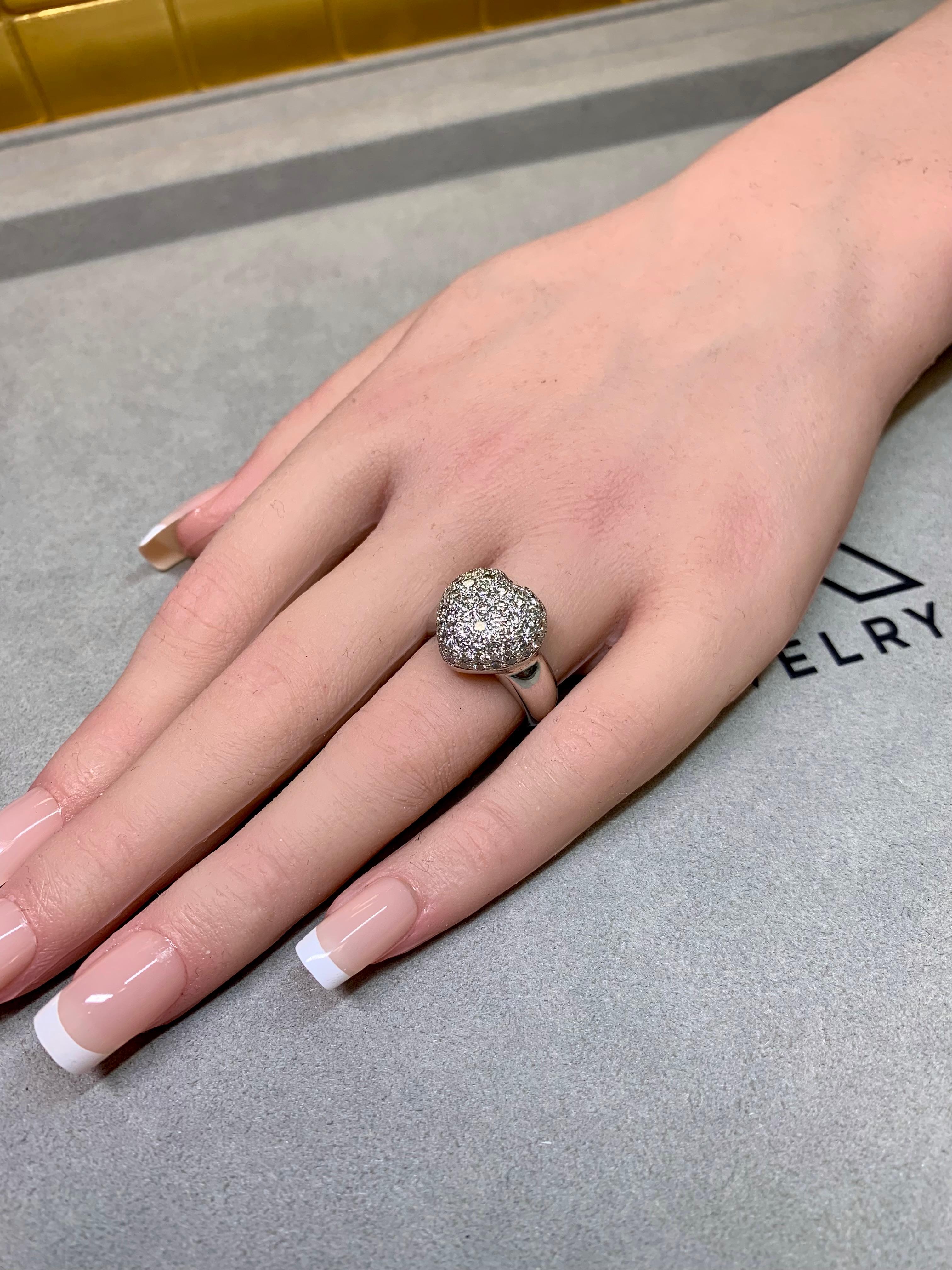 Anello da cocktail con cuore gonfio in oro bianco 18 carati Sz 6 in vendita 2