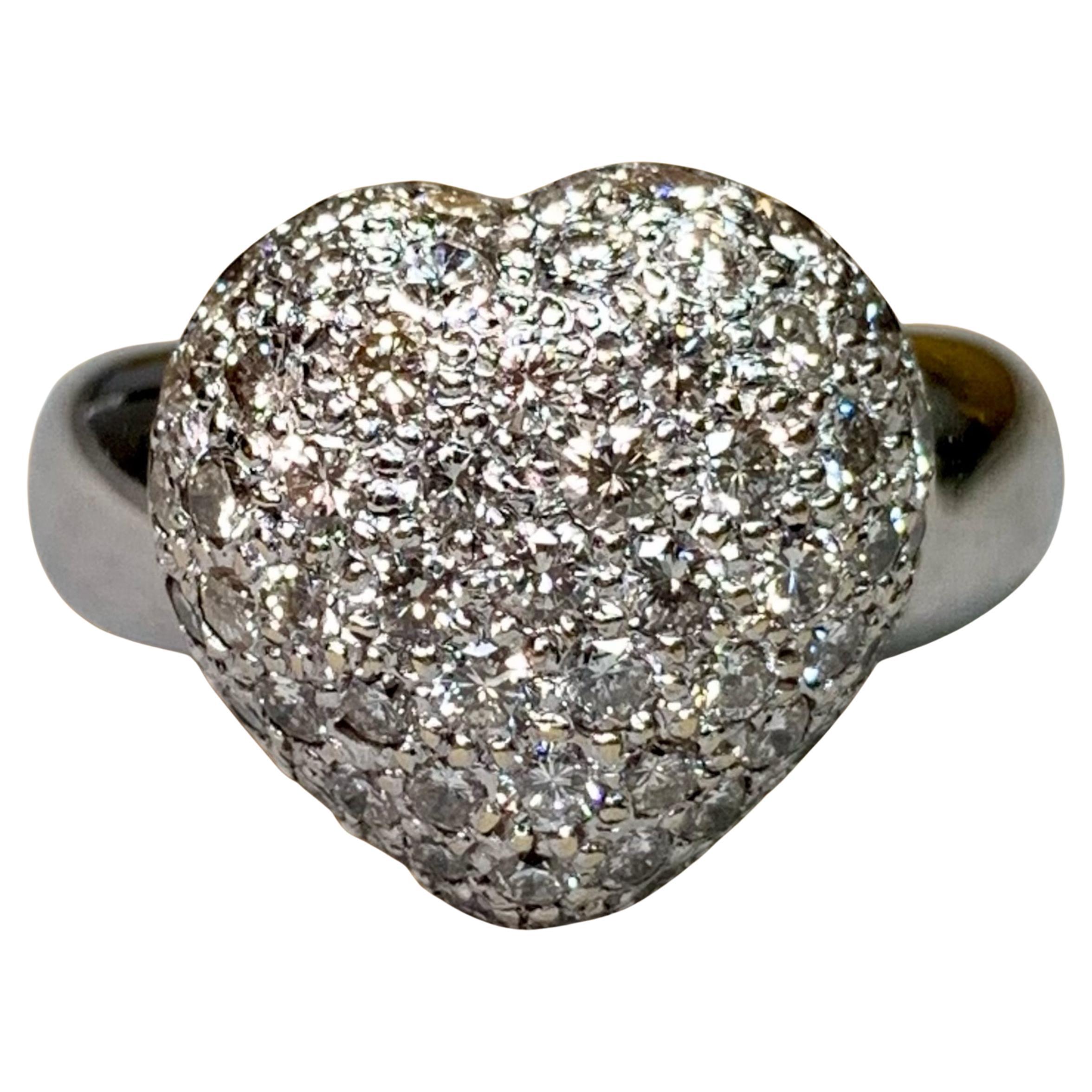 Anello da cocktail con cuore gonfio in oro bianco 18 carati Sz 6 in vendita