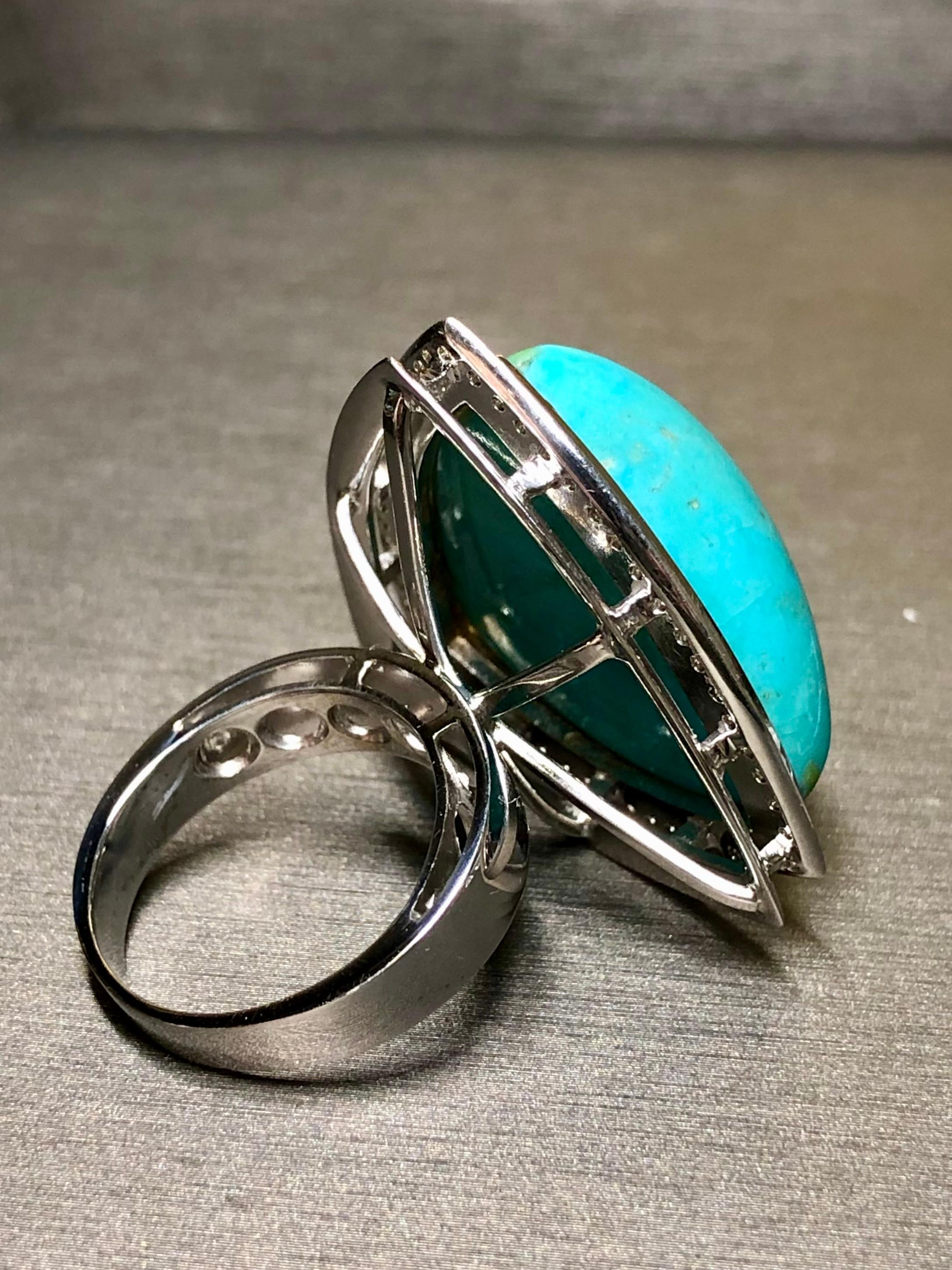 Contemporaneo Anello da cocktail in oro bianco 18 carati LARGE Triangular Cabochon Turchese Diamond in vendita