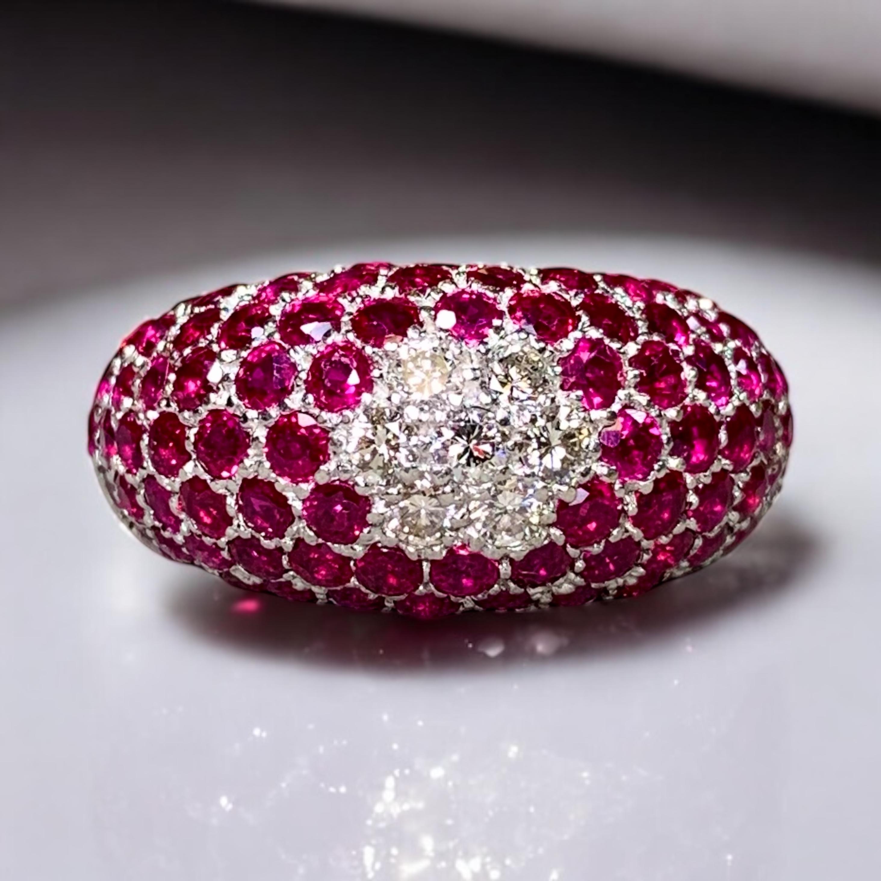 Estate 18K Weißgold Pavé Vivid Ruby Diamond Floral Cluster Dome Ring 4,25ctw im Angebot 4