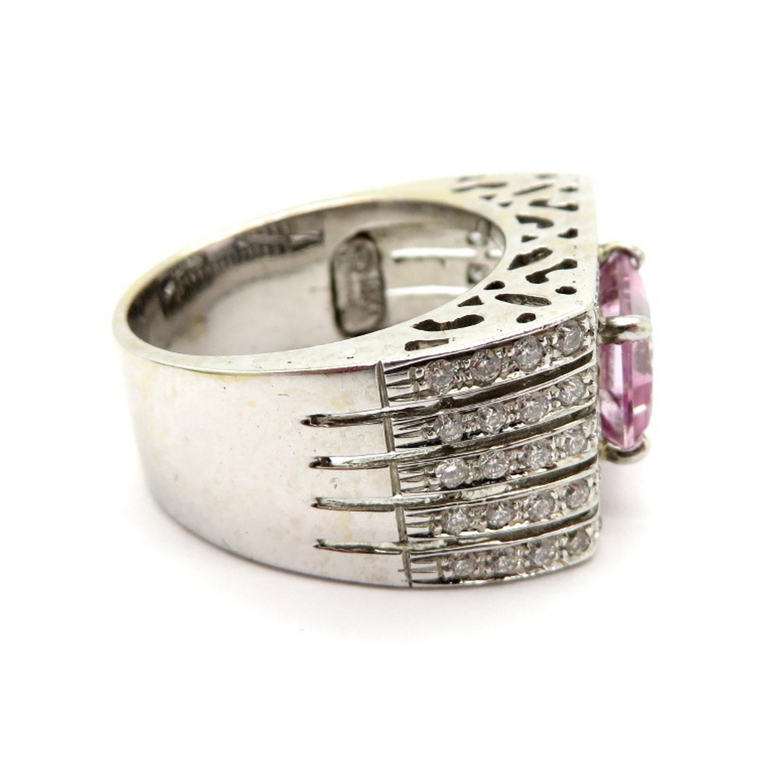 Bague de créateur en or blanc 18 carats avec tourmaline rose et diamants, poinçonnée à la française Pour femmes en vente