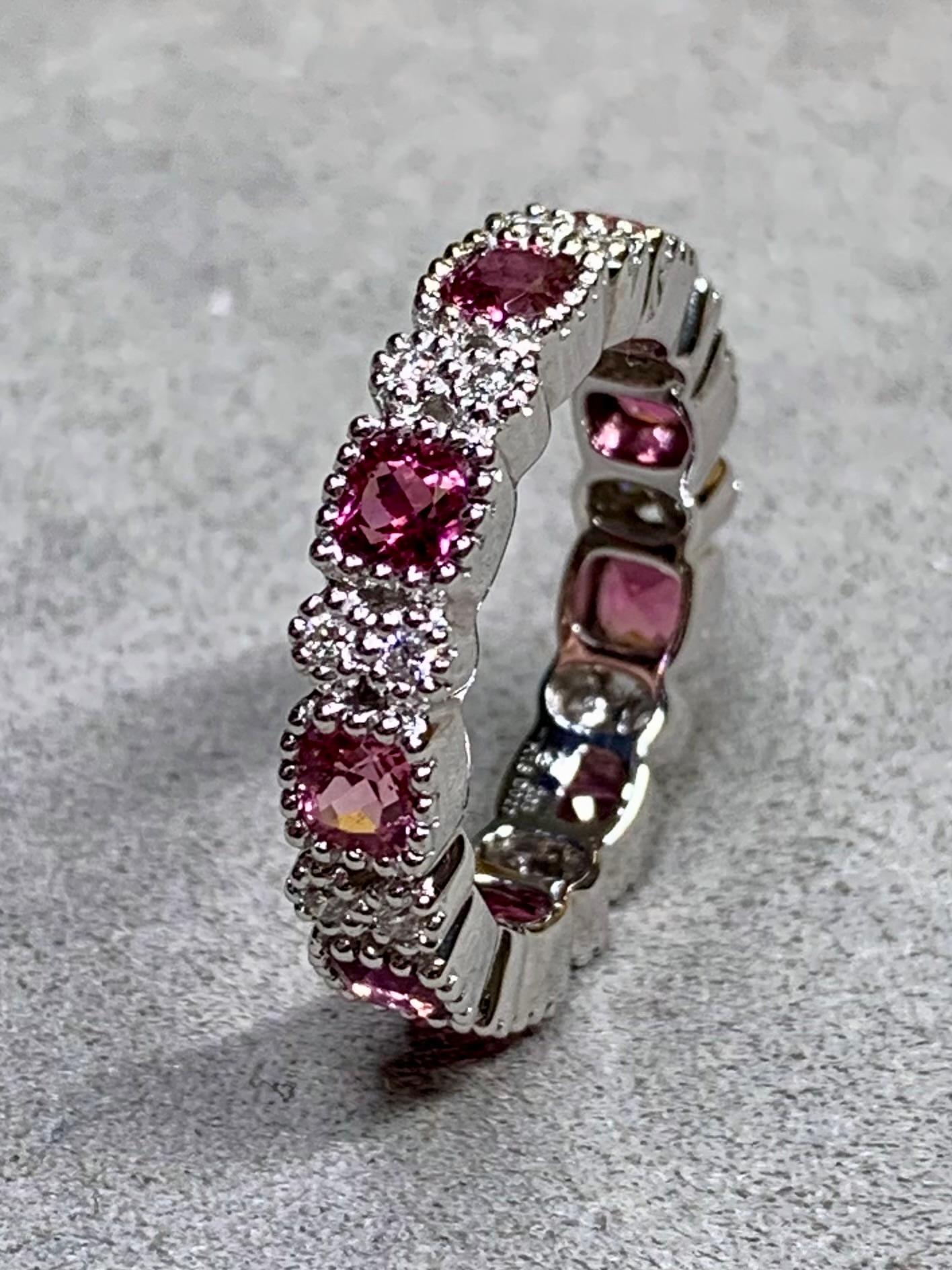 Bracelet d'éternité large en or blanc 18 carats avec tourmaline rose et diamants, taille 7 État moyen - En vente à Winter Springs, FL