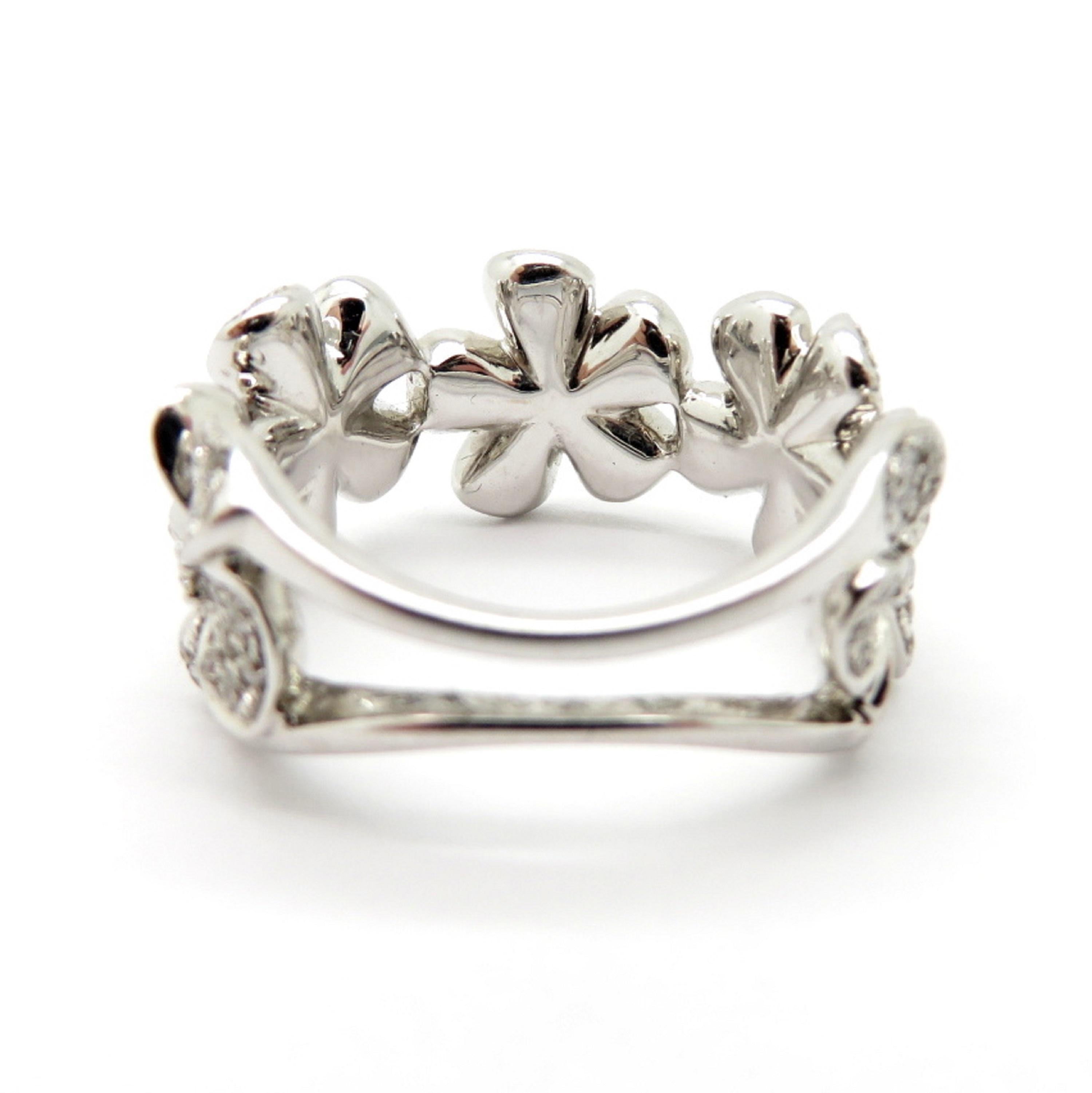Round Cut 0.83ctw Diamond Flower Ring For Sale