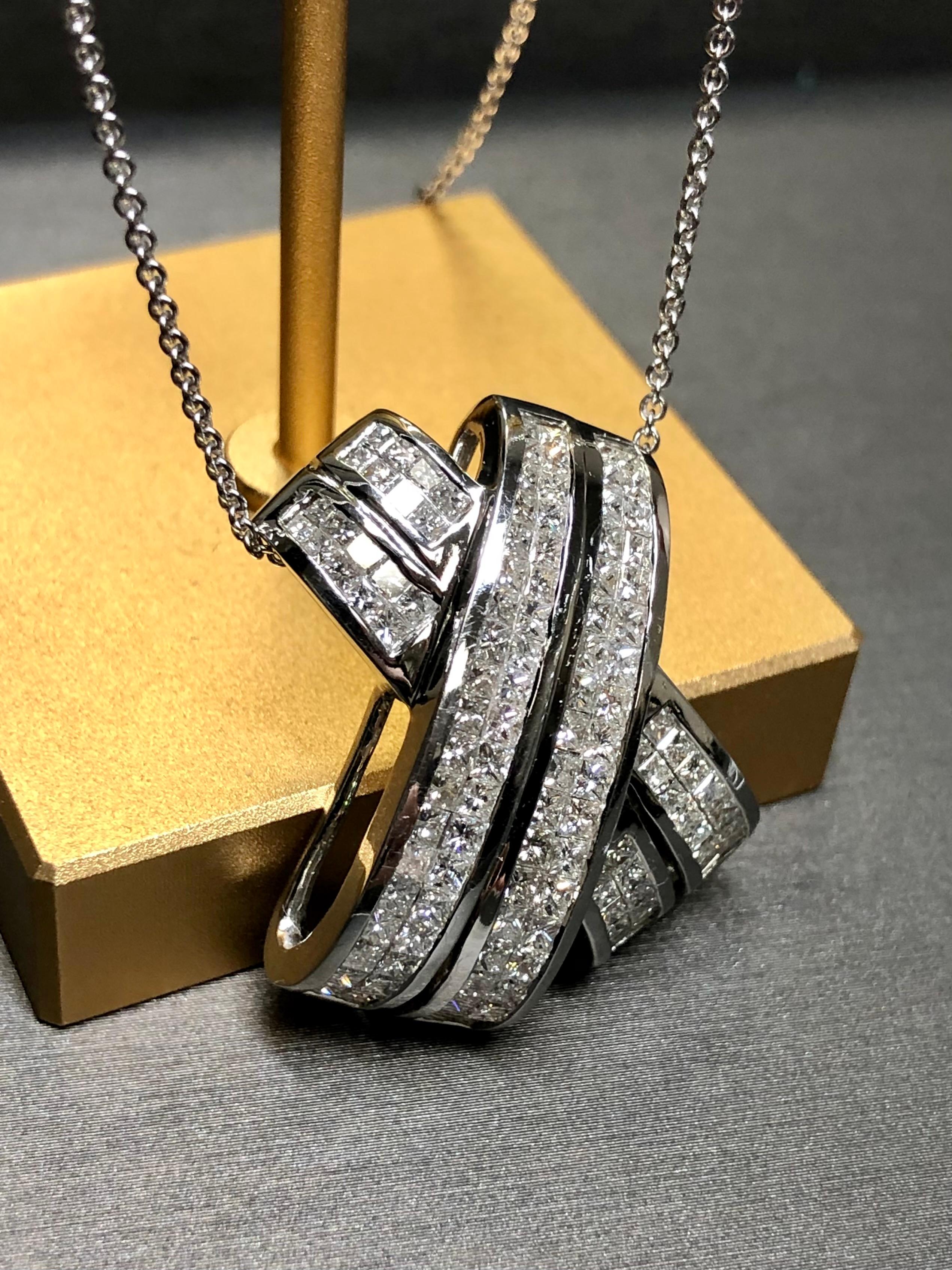Contemporain Estate Collier pendentif Slide en or blanc 18K Prince Diamond X 4cttw en vente