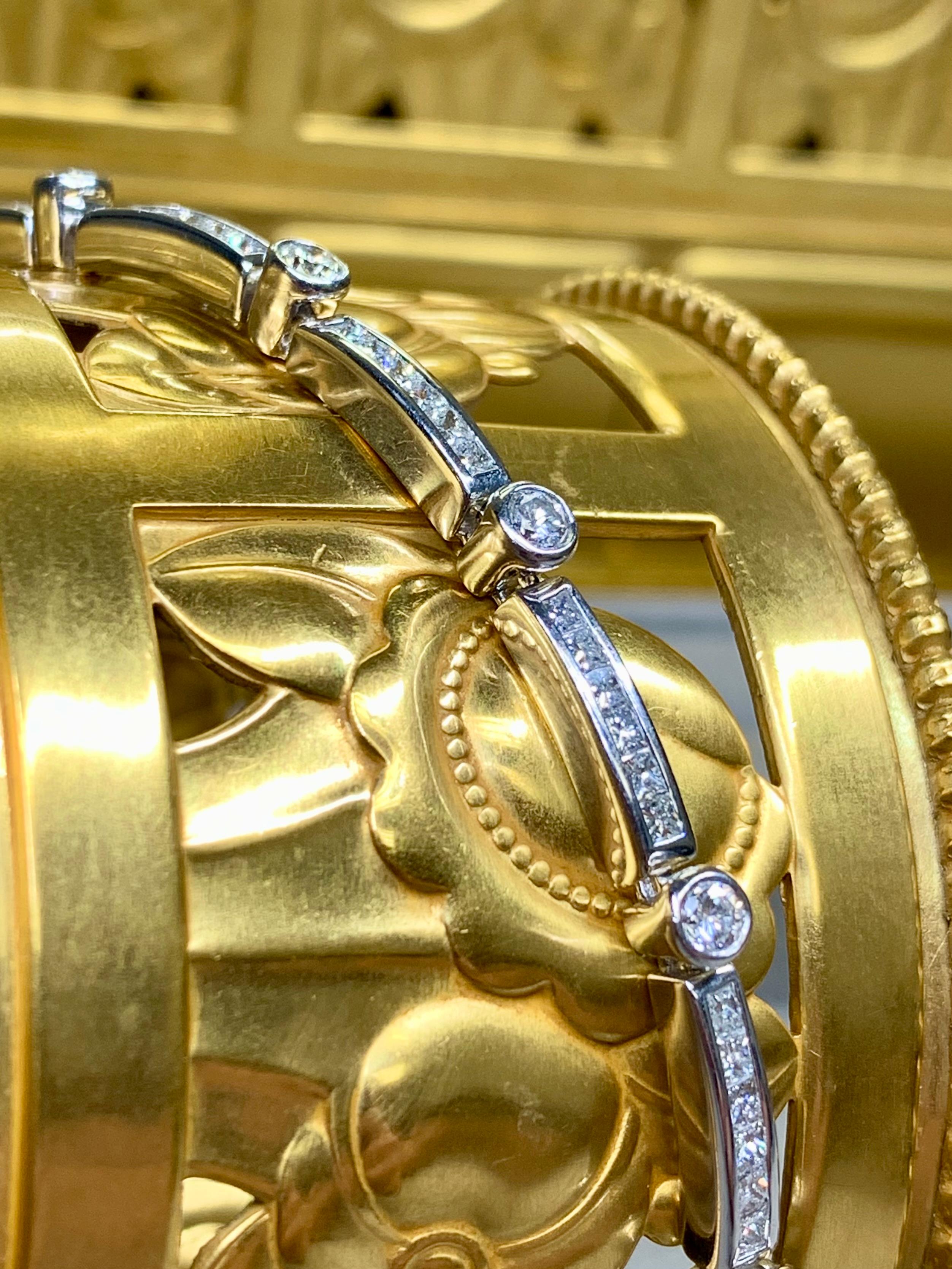 
Una pulsera de línea clásica realizada en 18K y engastada tanto en canal como en Bethel con aproximadamente 5,25ctw en diamantes de talla redonda y princesa, todos ellos de color medio G-I y claridad Vs1 a Si1.


Dimensiones/Peso:

Esta pulsera