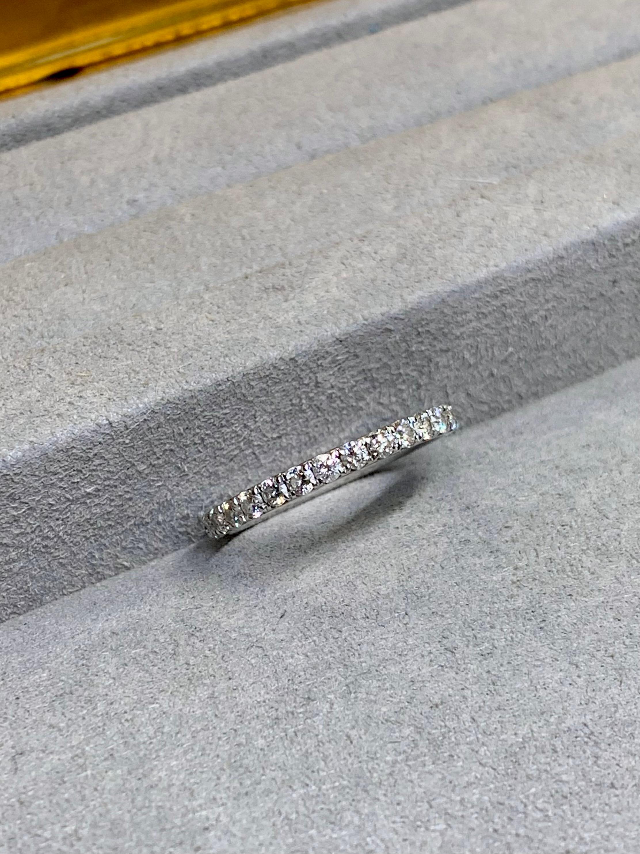 Contemporary Estate 18K White Gold Round Diamond Eternity Band 2.15mm 1.20ctw G Vs Sz 5.75 For Sale