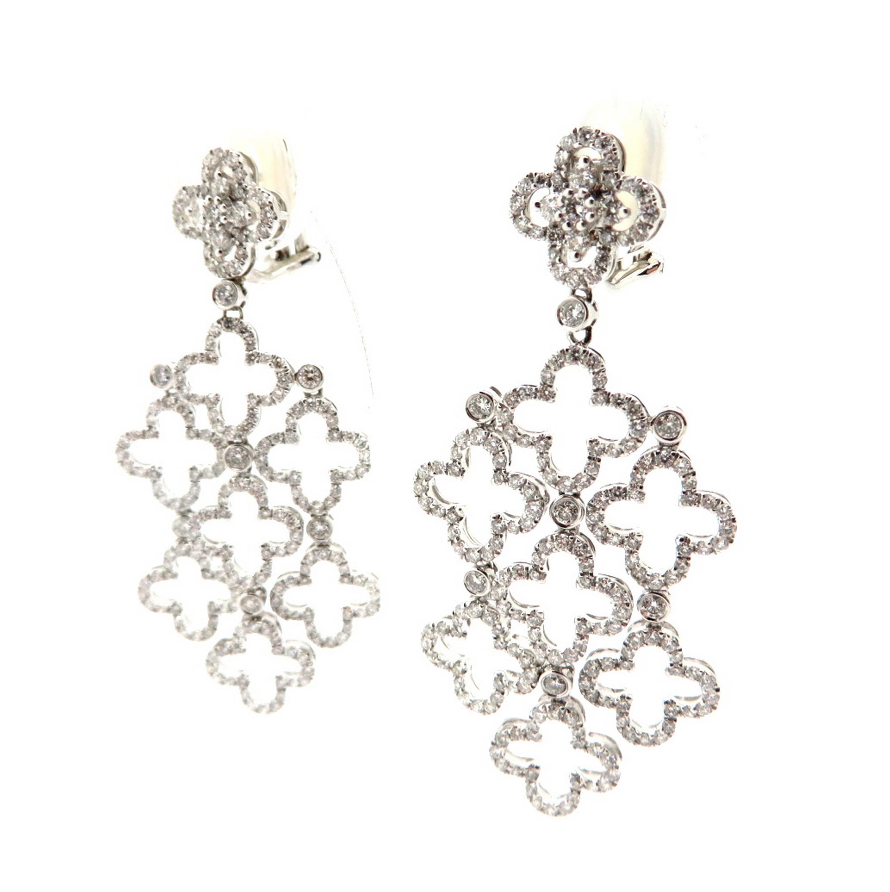 Women's Estate 18K White Gold Round Diamond Floral Dangle Fashion Earrings For Sale