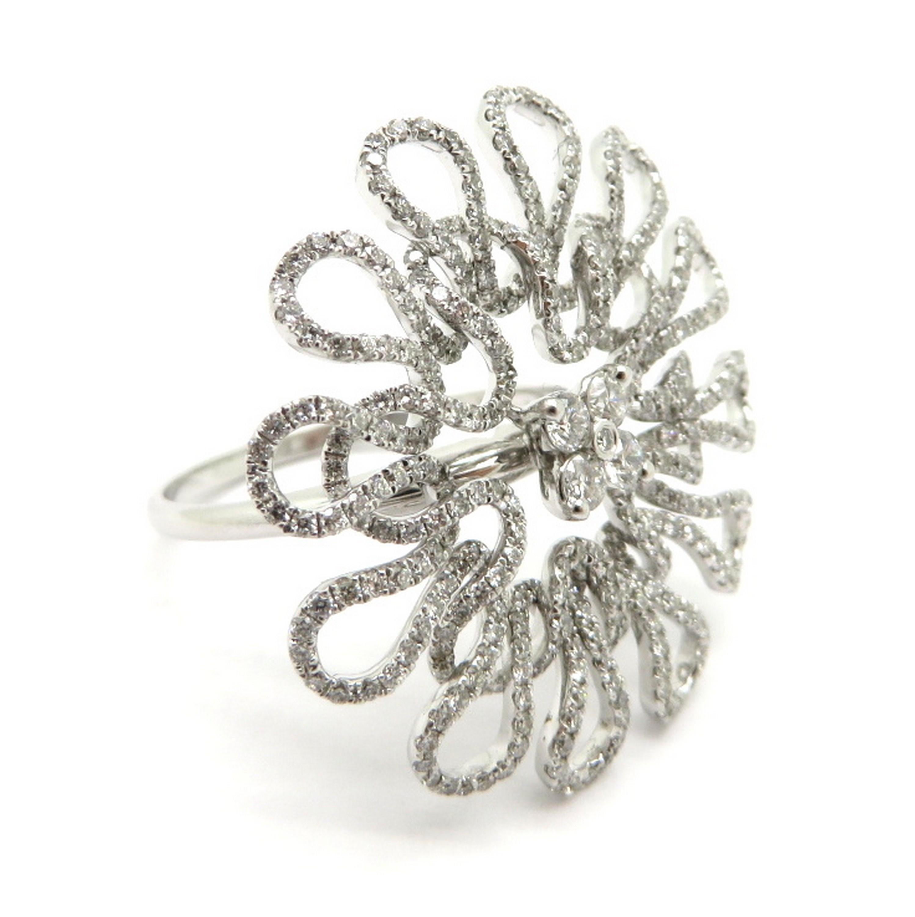 Estate 18 Karat White Gold Round Diamond Freeform Fashion Statement Ring In Excellent Condition For Sale In Scottsdale, AZ