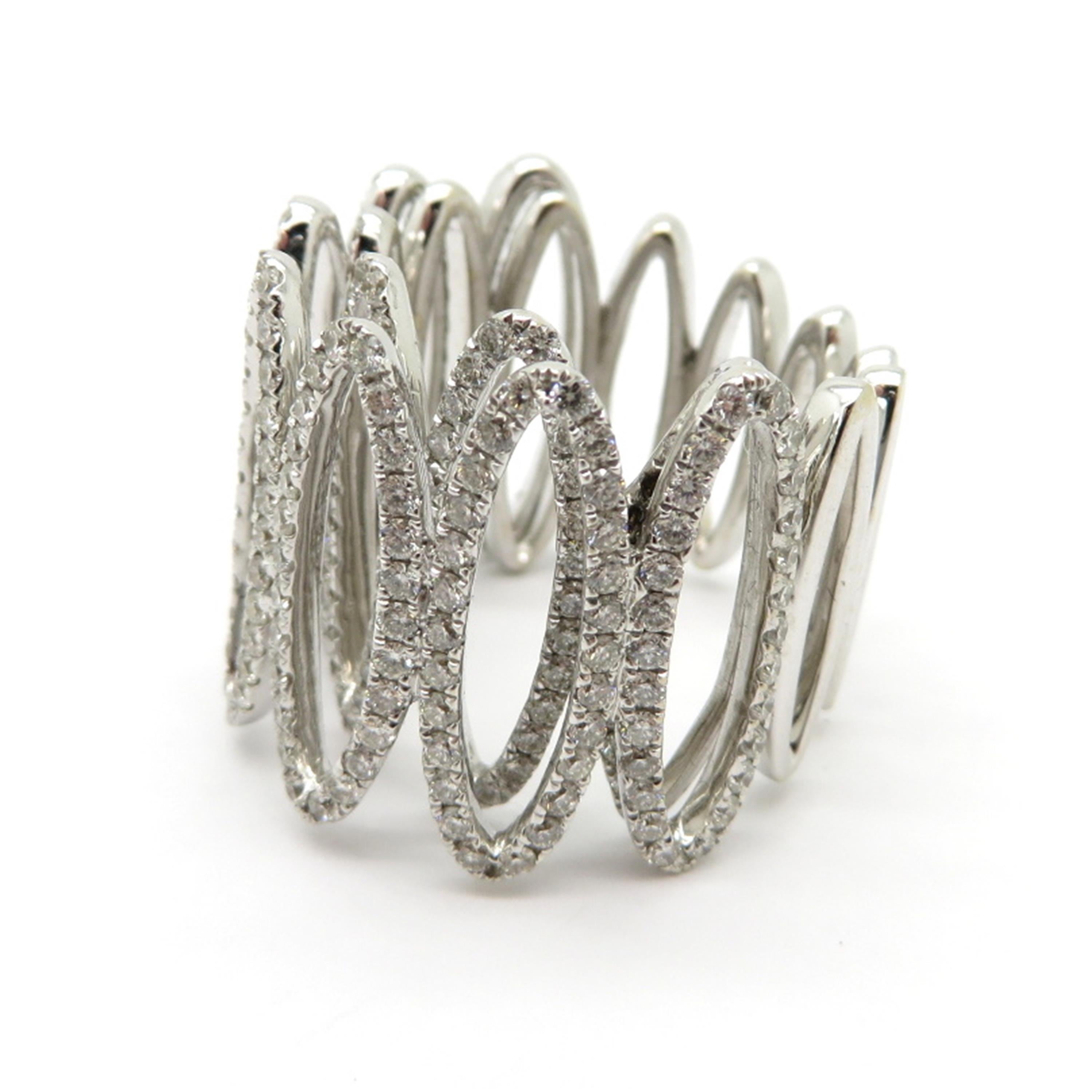 Estate 18K Weißgold runden Diamanten oval Mode Aussage Band Ring. Mit 308 runden Diamanten im Brillantschliff, perlenbesetzt, mit einem Gesamtgewicht von ca. 3,41 Karat. Einstufung des Diamanten: Farbgrad: G - H. Reinheitsgrad: VS1. Der Ring hat die