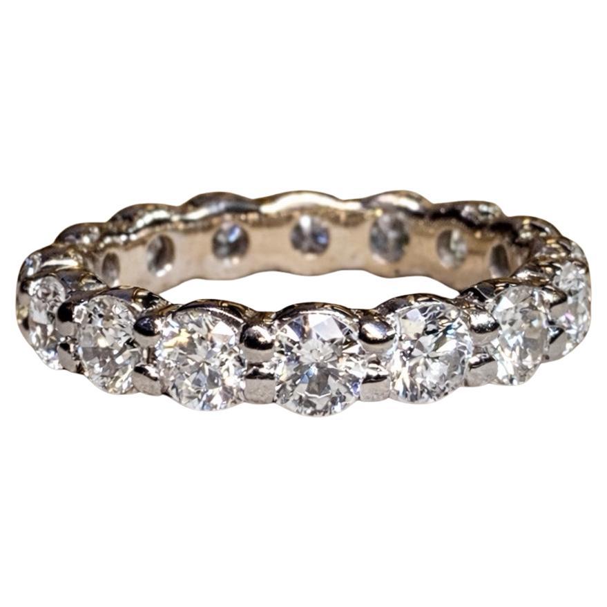 Estate 18K White Gold Shared Prong Round Diamond Eternity Band 2ctw Sz 5 en vente