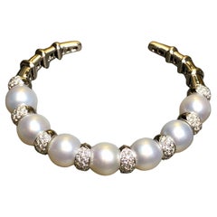 Brazalete de oro blanco de 18 quilates con perlas del mar del sur y diamantes 7