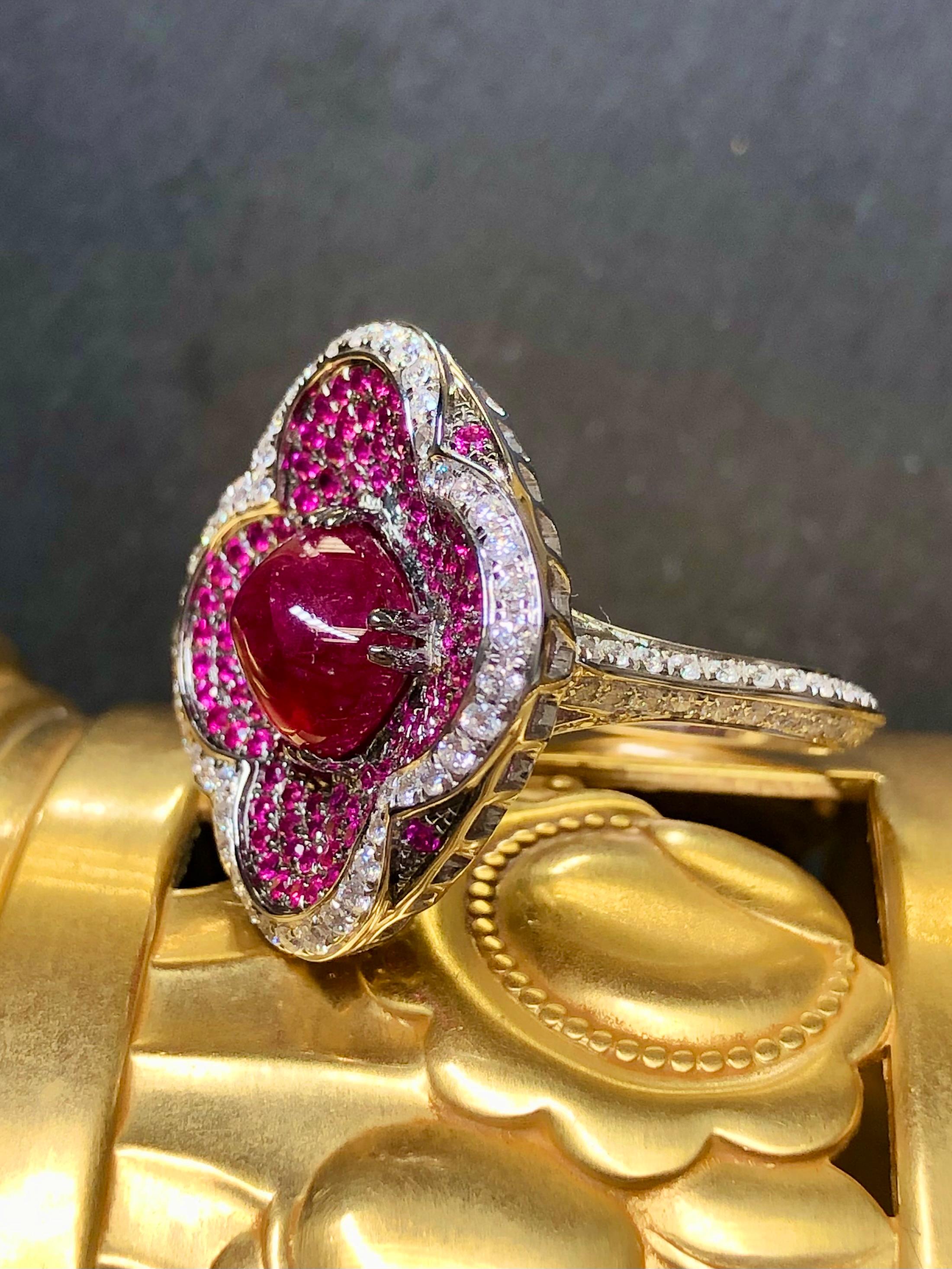 Contemporary Estate 18K White Gold Sugarloaf Ruby Diamond Clover Cocktail Ring 6.91cttw Sz 7 For Sale