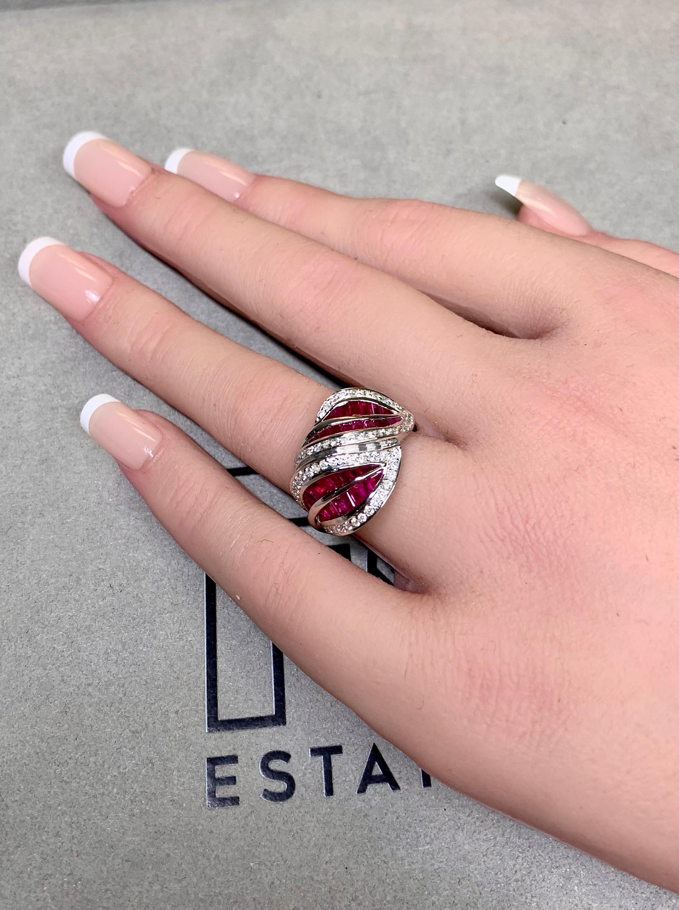 Estate 18K Weißgold Vivid Ruby Diamond Leaf Bypass Cocktail Ring im Angebot 5