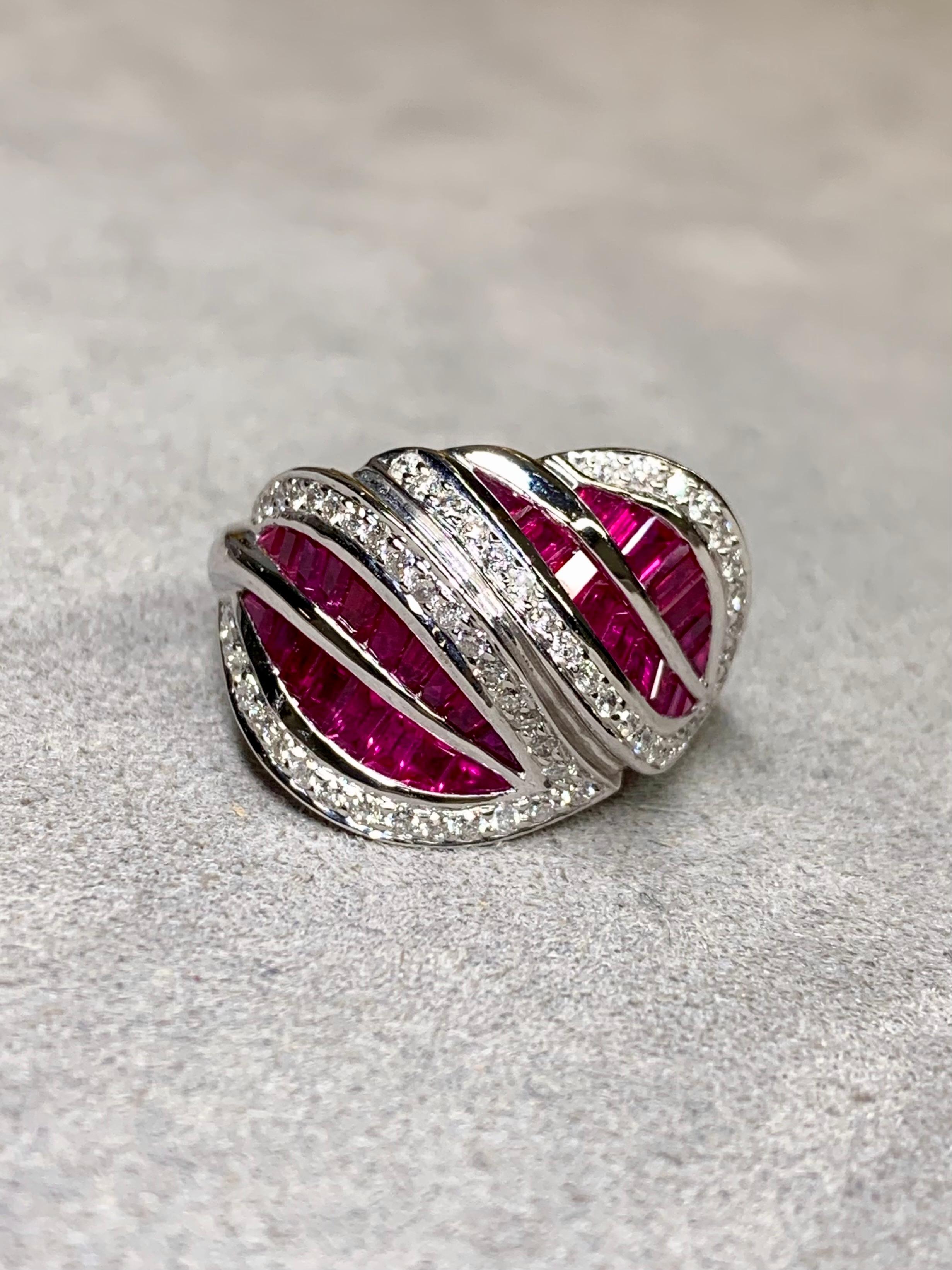 Estate 18K Weißgold Vivid Ruby Diamond Leaf Bypass Cocktail Ring im Zustand „Hervorragend“ im Angebot in Winter Springs, FL