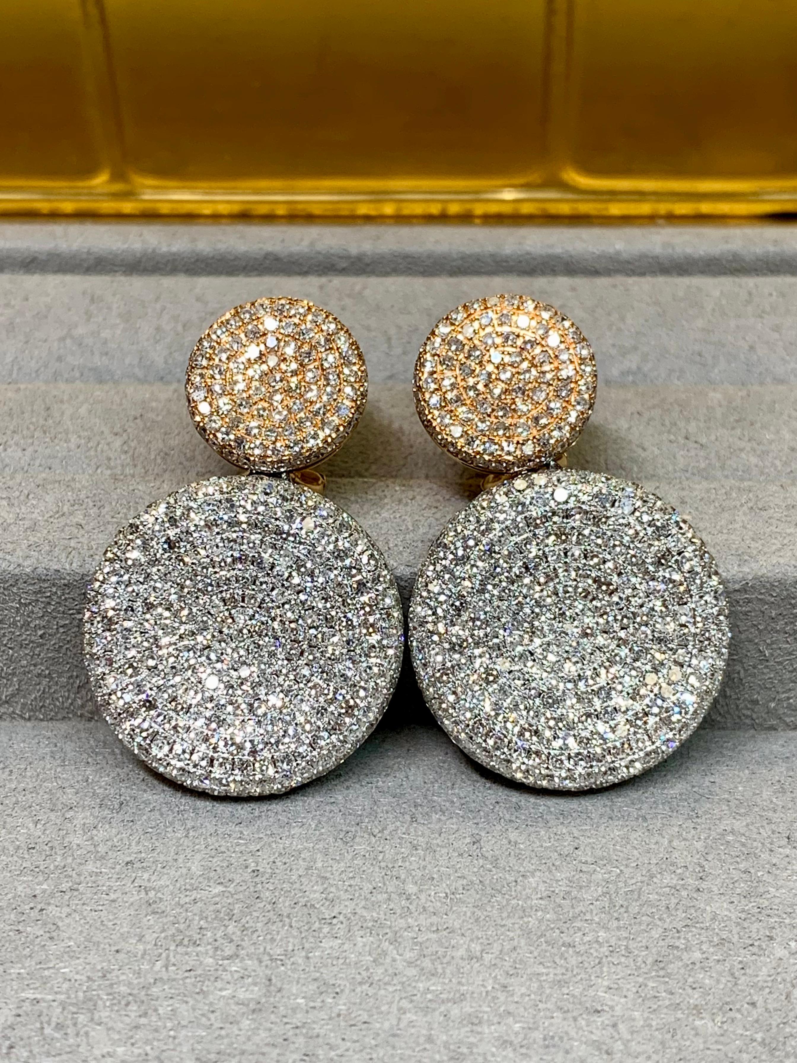 Orecchini a disco con pavé in oro bianco 18 carati Estate 8.50ctw G Vs in vendita 1