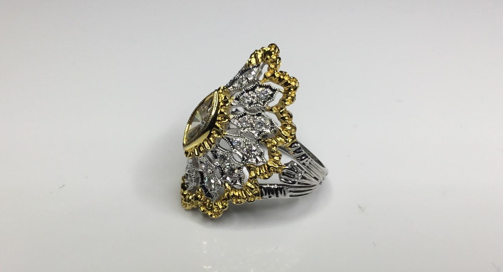 Estate 18 Karat White and Yellow Gold 1.5 Carat Diamond Ring 7.5 Grams For Sale 3