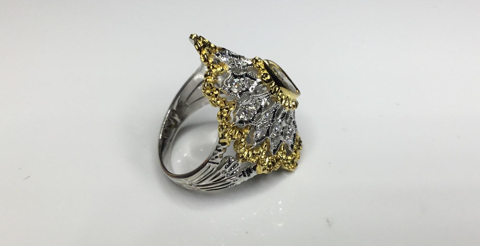 Estate 18 Karat White and Yellow Gold 1.5 Carat Diamond Ring 7.5 Grams For Sale 4