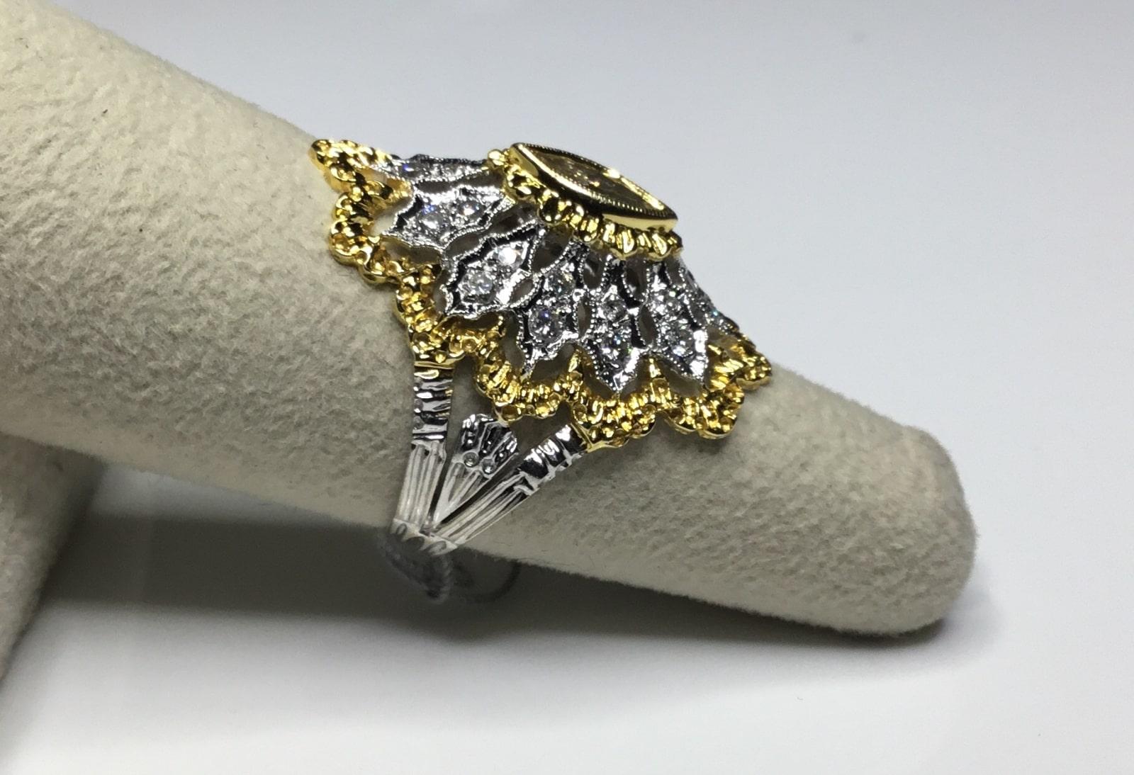 Estate 18 Karat White and Yellow Gold 1.5 Carat Diamond Ring 7.5 Grams For Sale 2