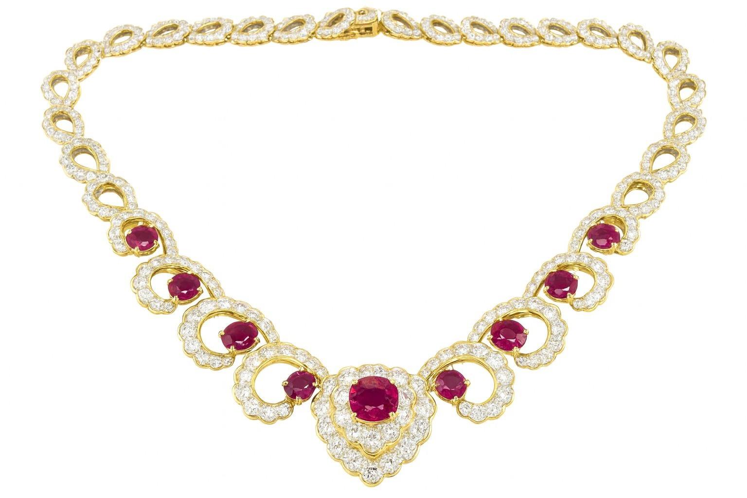 Collana a girocollo in oro bianco e giallo 18 carati con diamanti e rubini In condizioni ottime in vendita a Chicago, IL