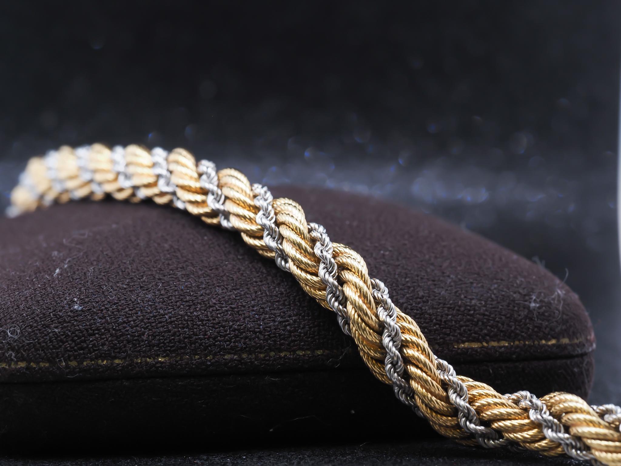 Chaîne en or jaune et blanc 18K à motif torsadé Estate Pour femmes en vente