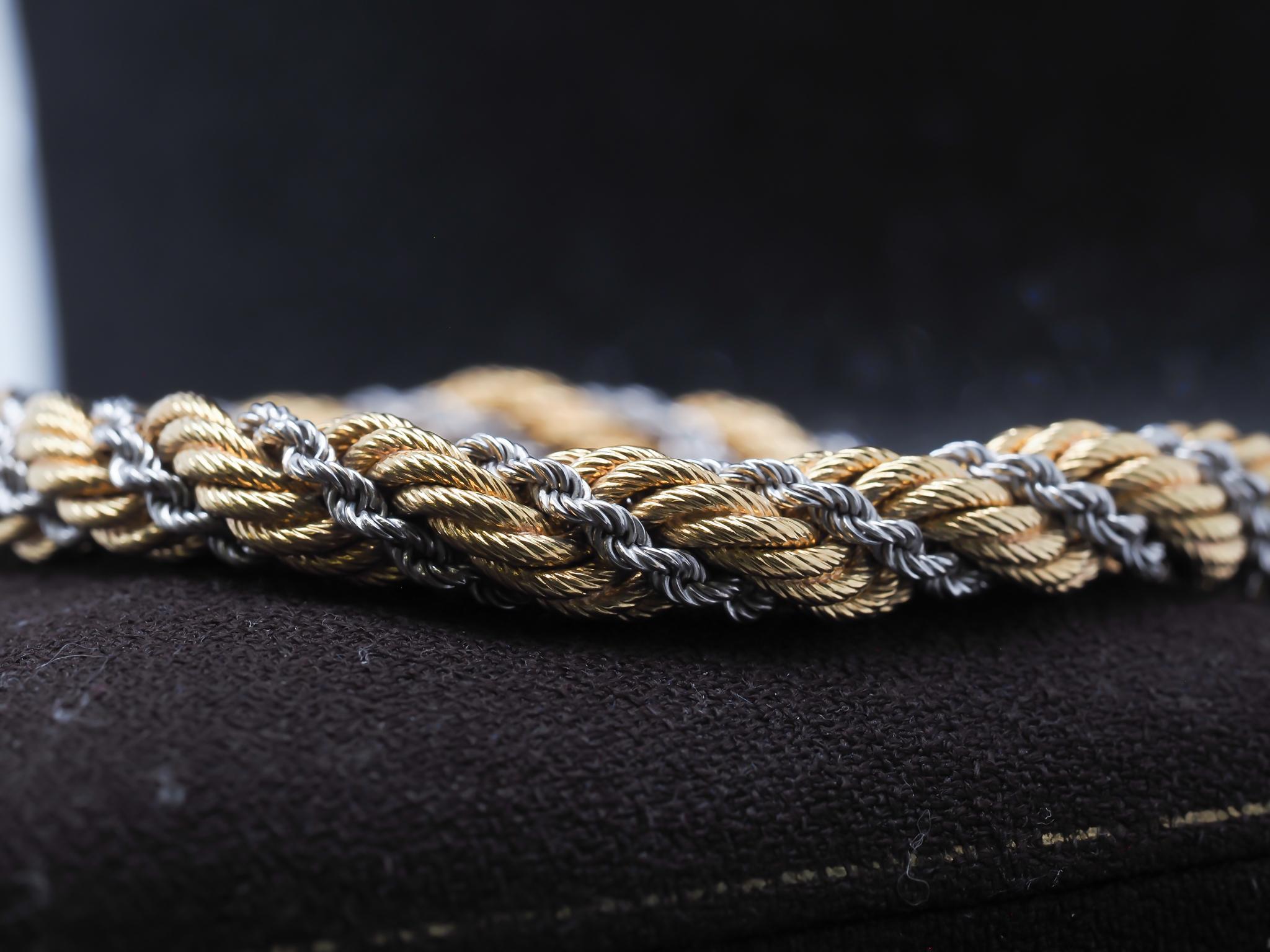 Chaîne en or jaune et blanc 18K à motif torsadé Estate en vente 1