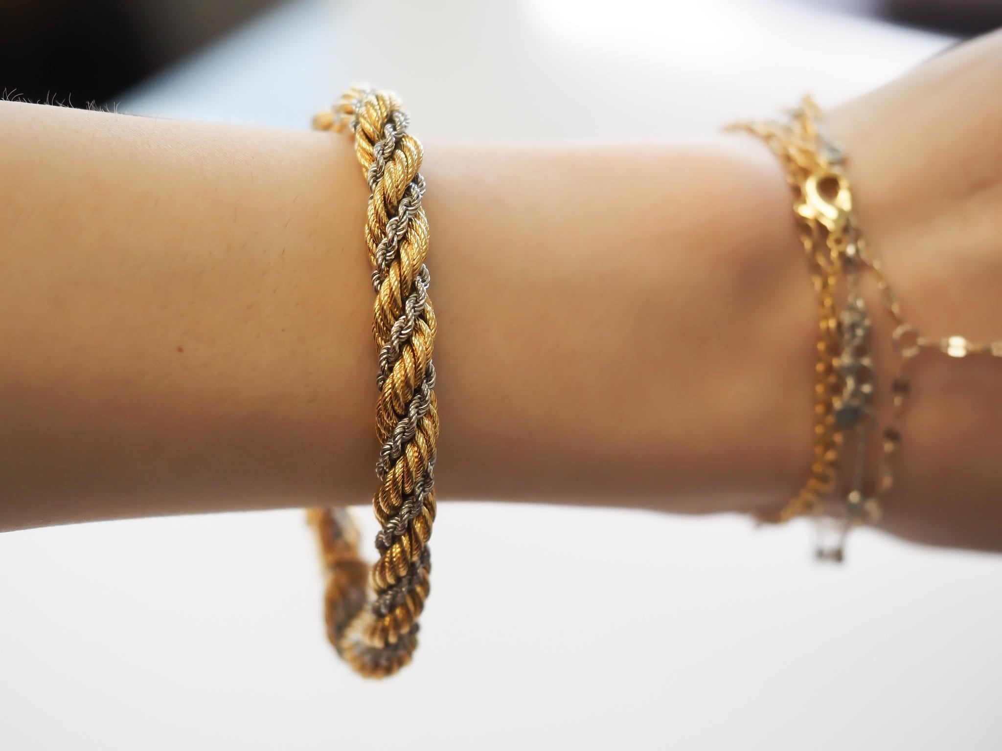 Chaîne en or jaune et blanc 18K à motif torsadé Estate en vente 3