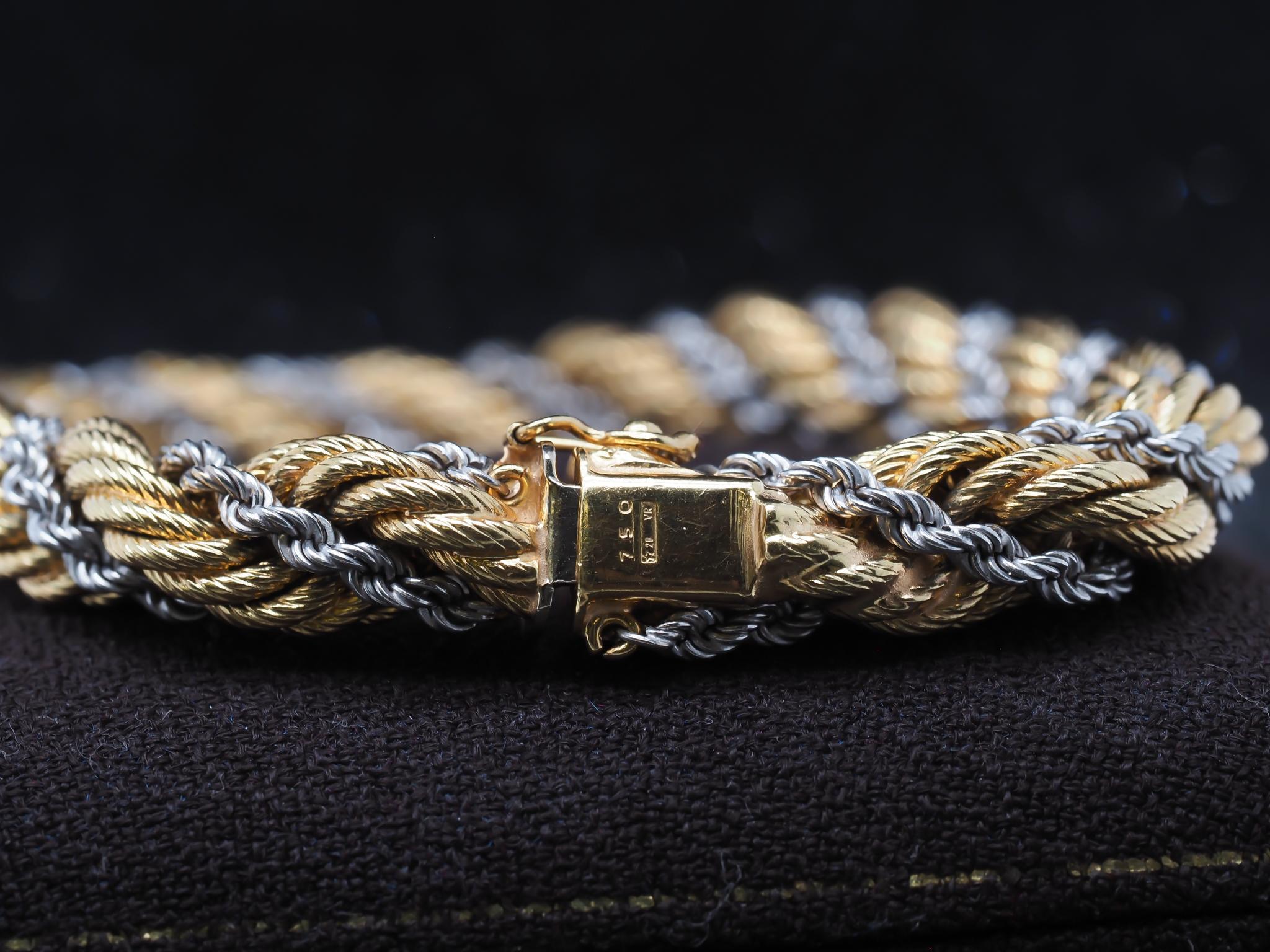 Chaîne en or jaune et blanc 18K à motif torsadé Estate en vente 5