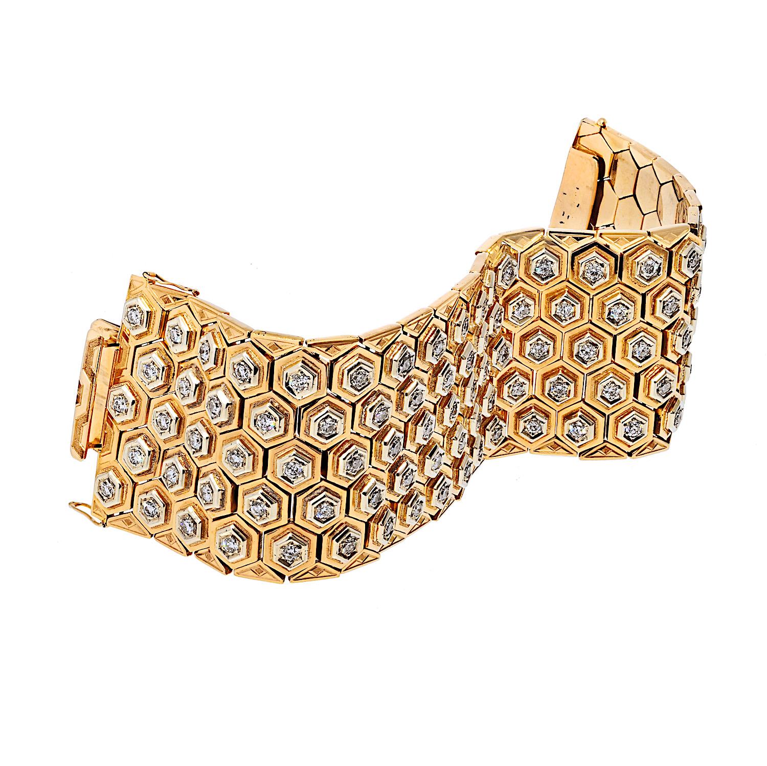 Modern Estate 18K Yellow Gold 12.00cttw Diamond Honeycomb Carpet Bracelet For Sale