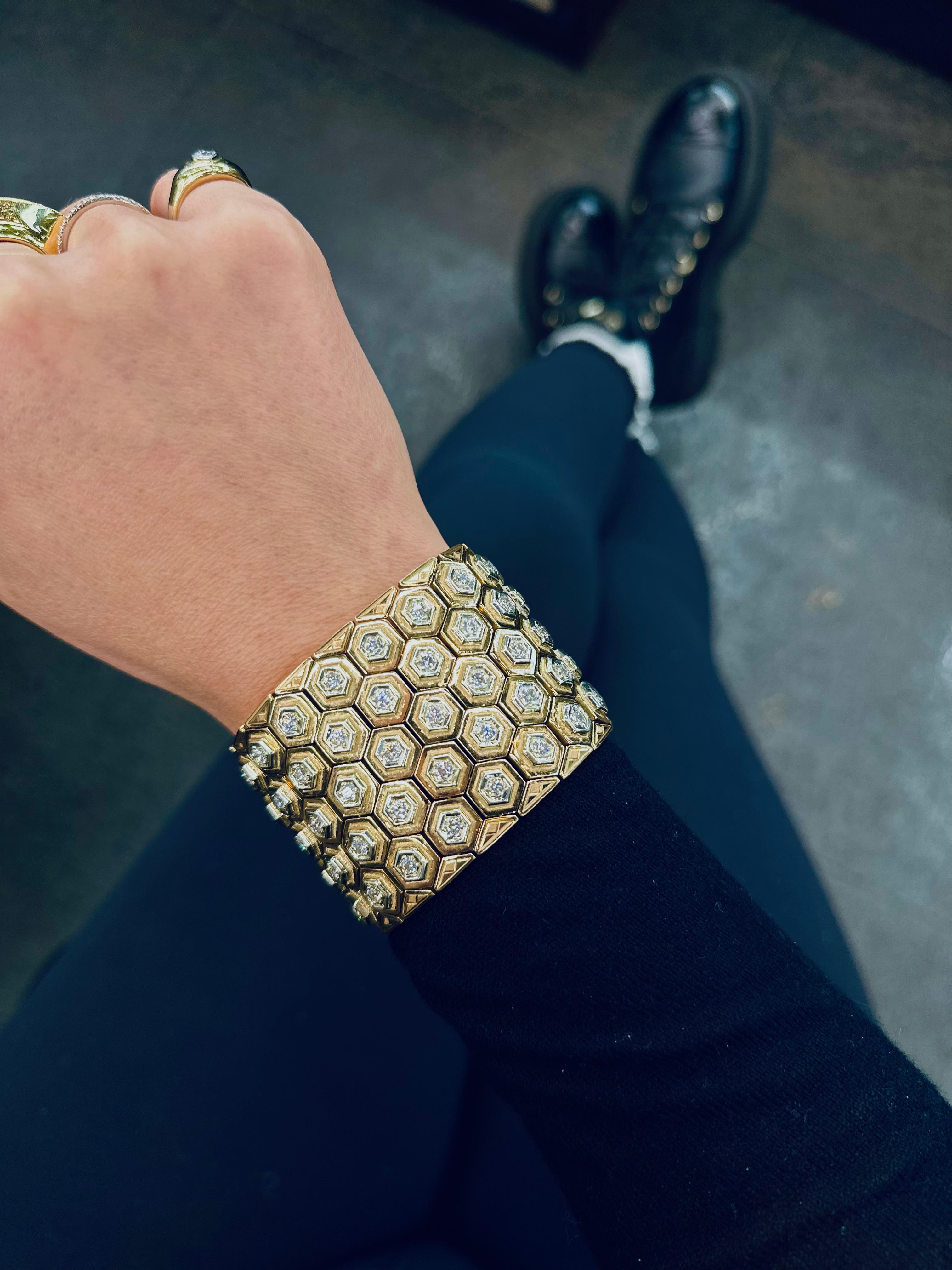 Women's Estate 18K Yellow Gold 12.00cttw Diamond Honeycomb Carpet Bracelet For Sale