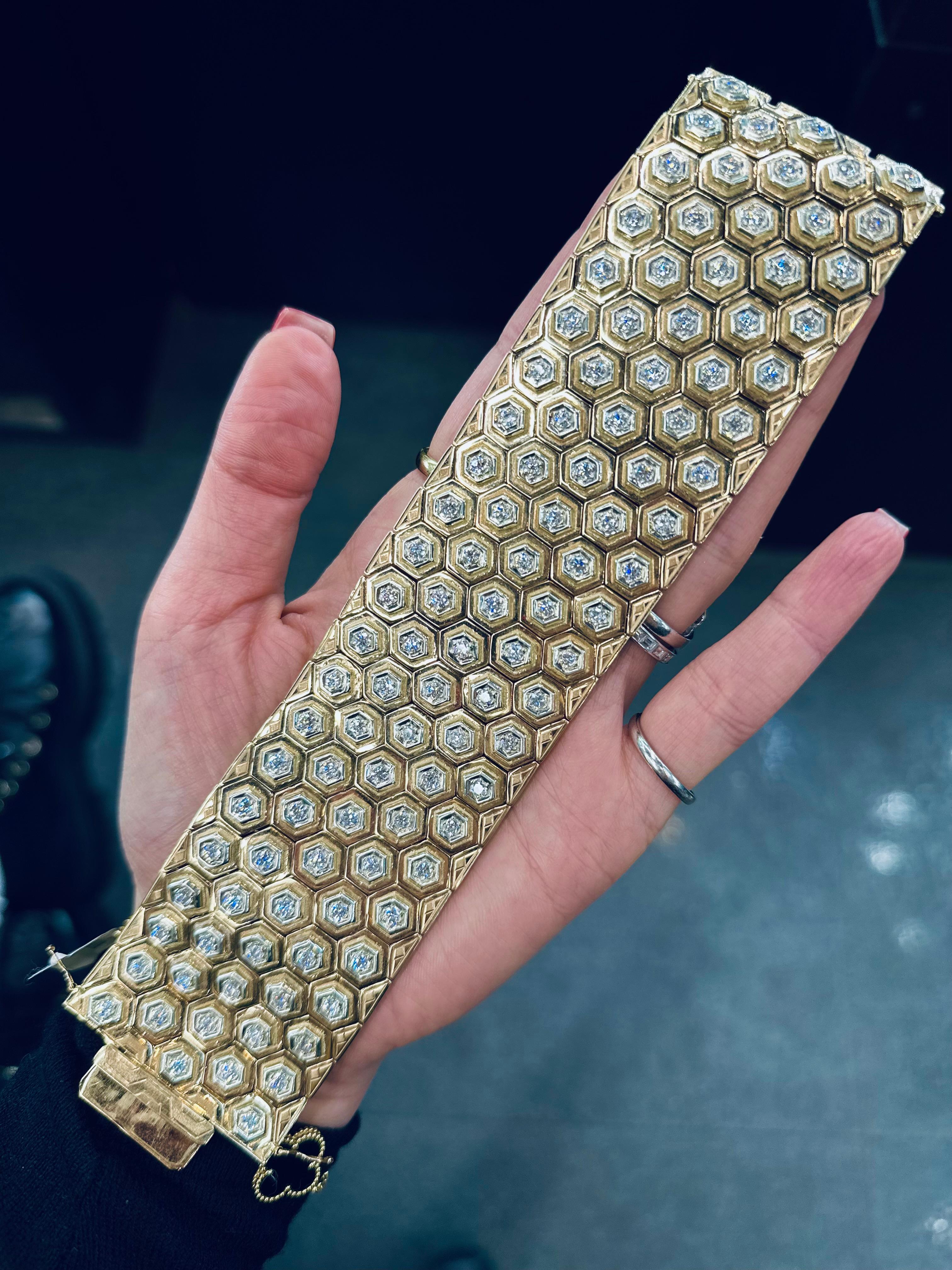 Estate 18K Yellow Gold 12.00cttw Diamond Honeycomb Carpet Bracelet For Sale 2