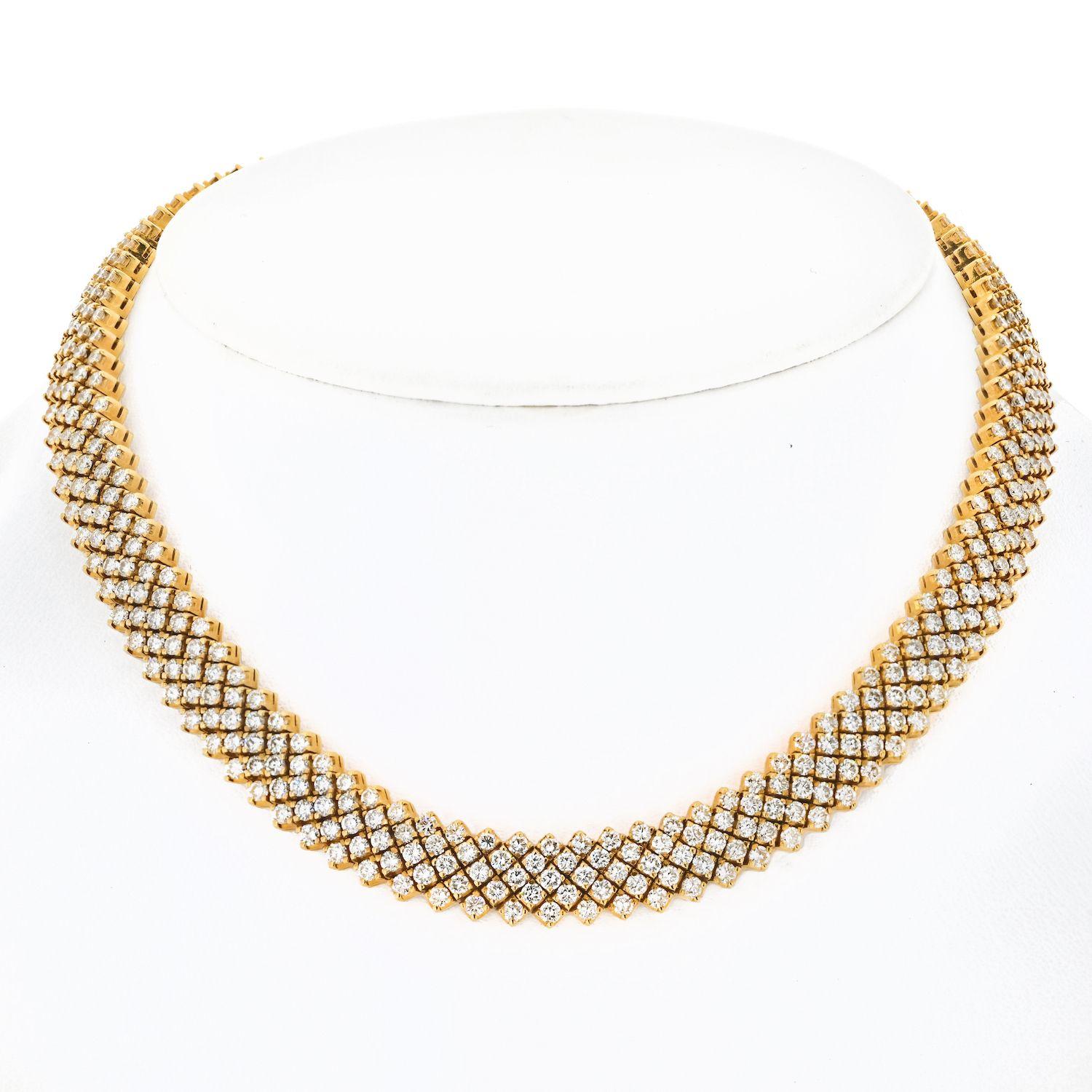carpet gold necklace