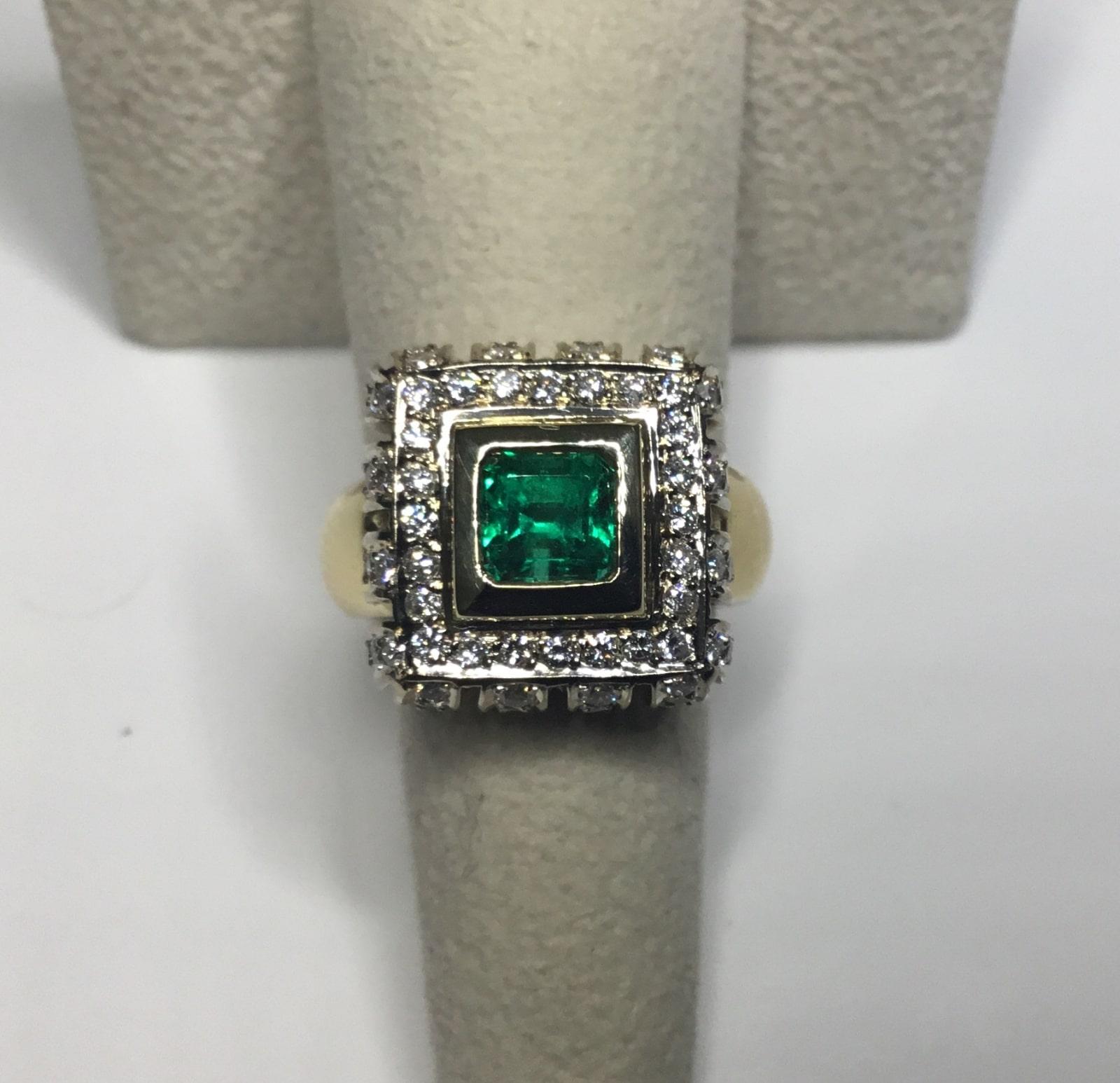 Estate 18K Yellow Gold 3.00 CTW Colombian Emerald & Diamond Cocktail Ring 15 Gra For Sale 4