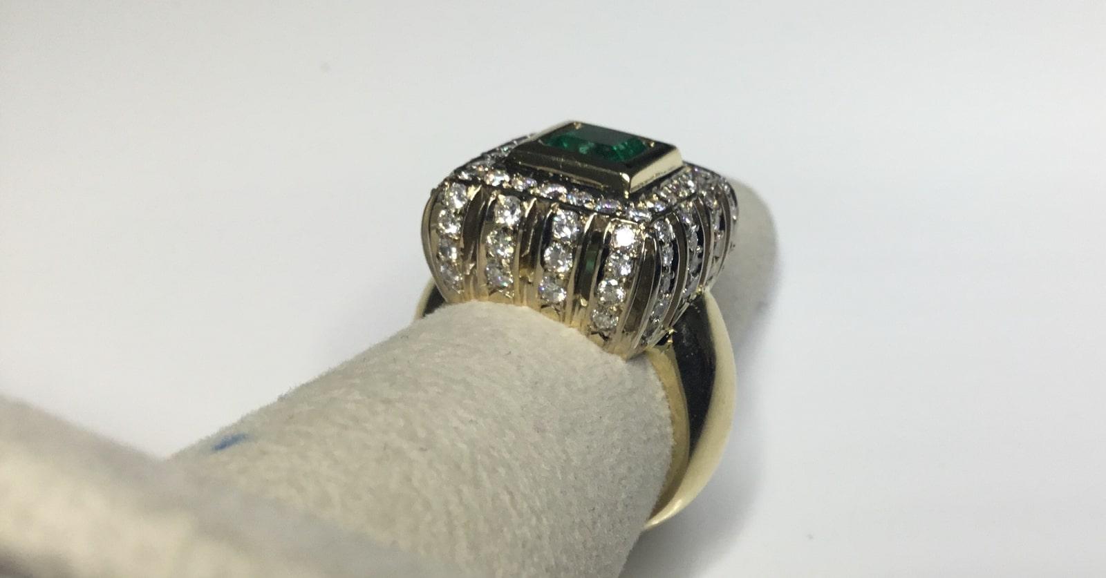 Estate 18K Yellow Gold 3.00 CTW Colombian Emerald & Diamond Cocktail Ring 15 Gra For Sale 5