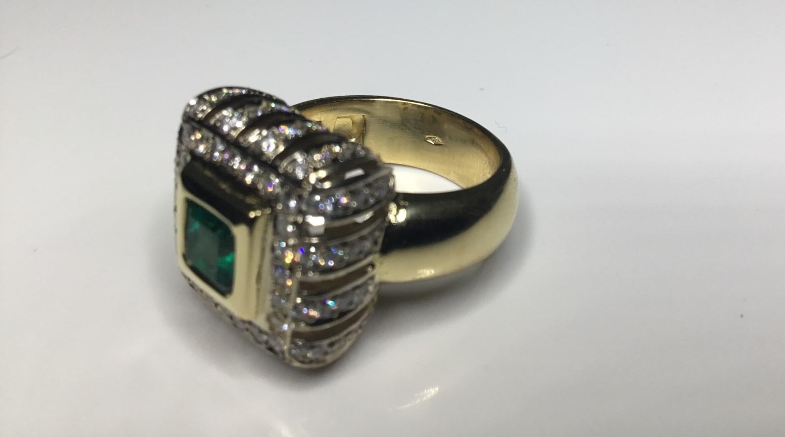 Princess Cut Estate 18K Yellow Gold 3.00 CTW Colombian Emerald & Diamond Cocktail Ring 15 Gra For Sale