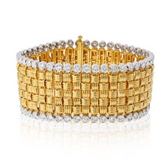 Pulsera de oro amarillo de 18 quilates con 6,00 ctw de diamantes en forma de alfombra