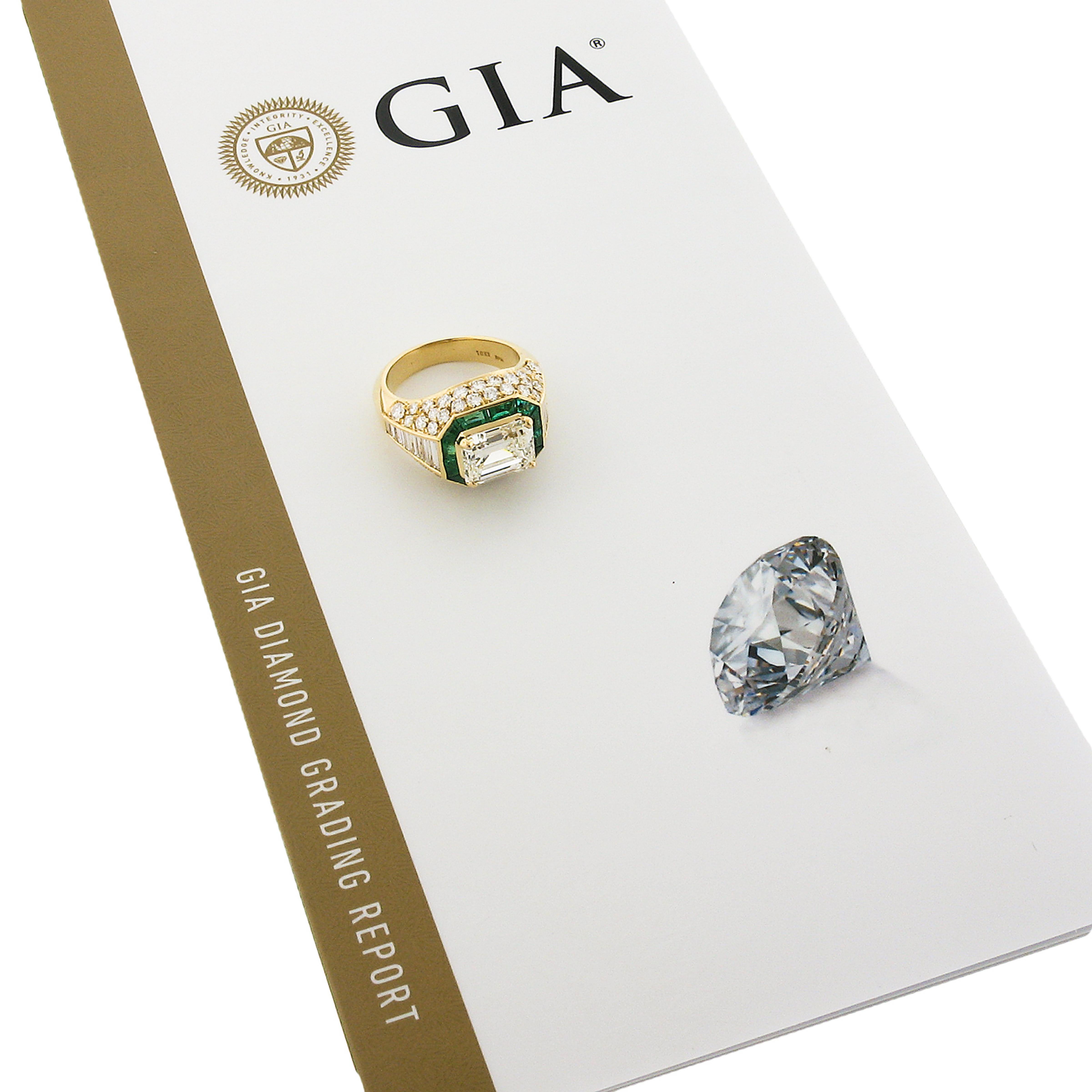 Taille émeraude Bague de fiançailles en or jaune 18k avec diamant taille émeraude et baguette 6,07ct GIA en vente