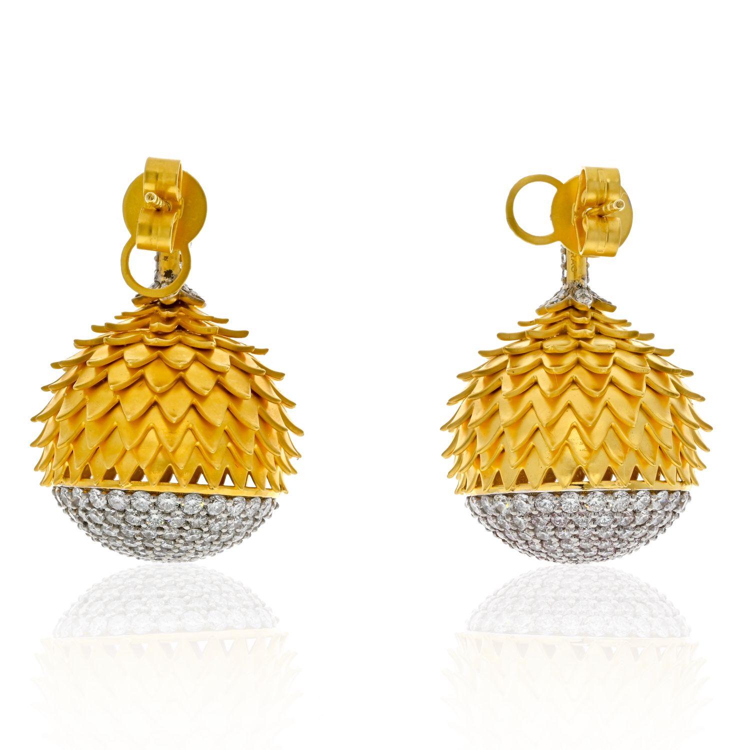 Estate 18K Yellow Gold 8.00cts Diamond Acorn Drop Earrings In Excellent Condition In New York, NY