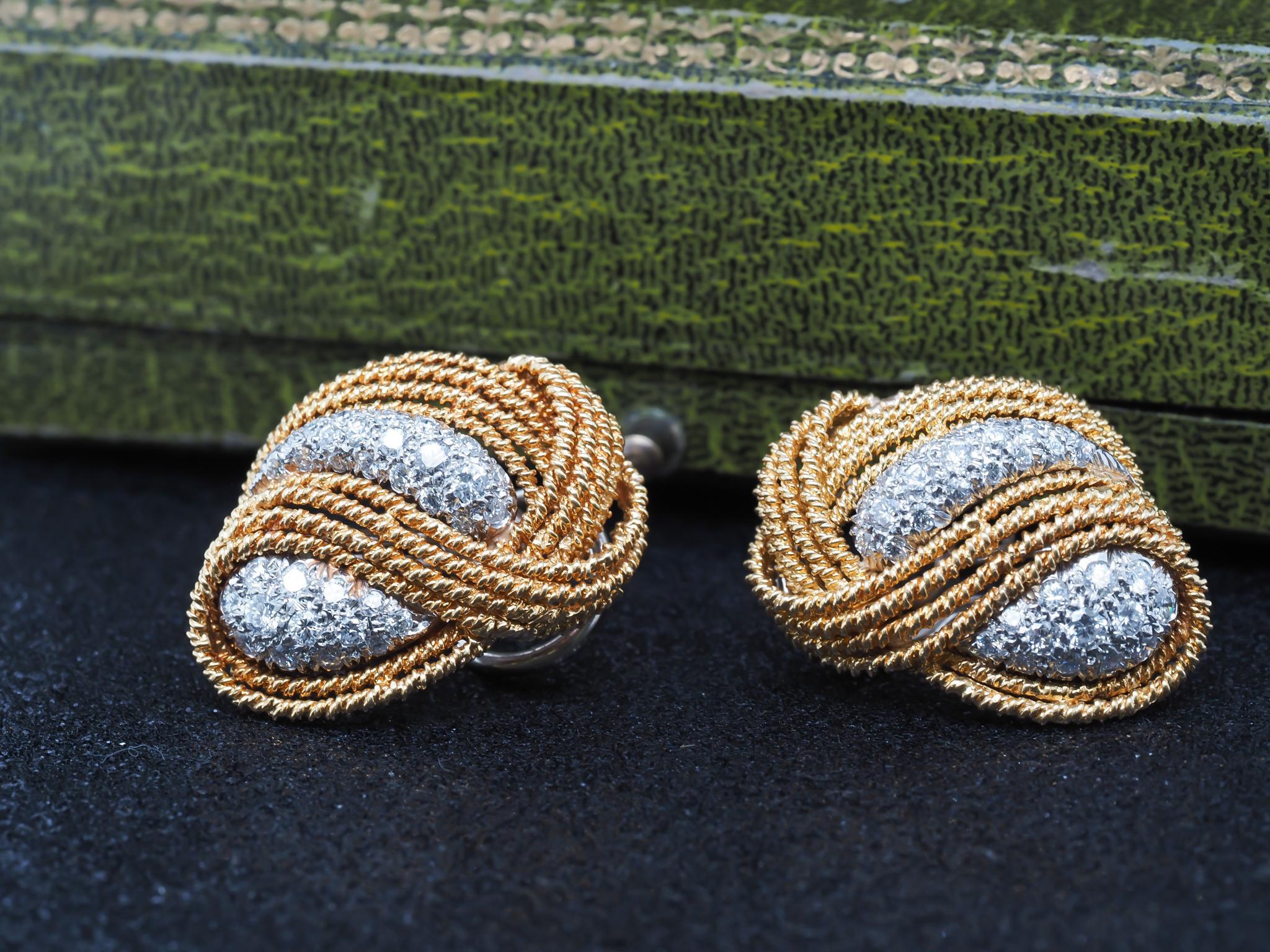 Estate 18K Yellow Gold and Diamond Swirl Earrings In Good Condition For Sale In Hicksville, NY