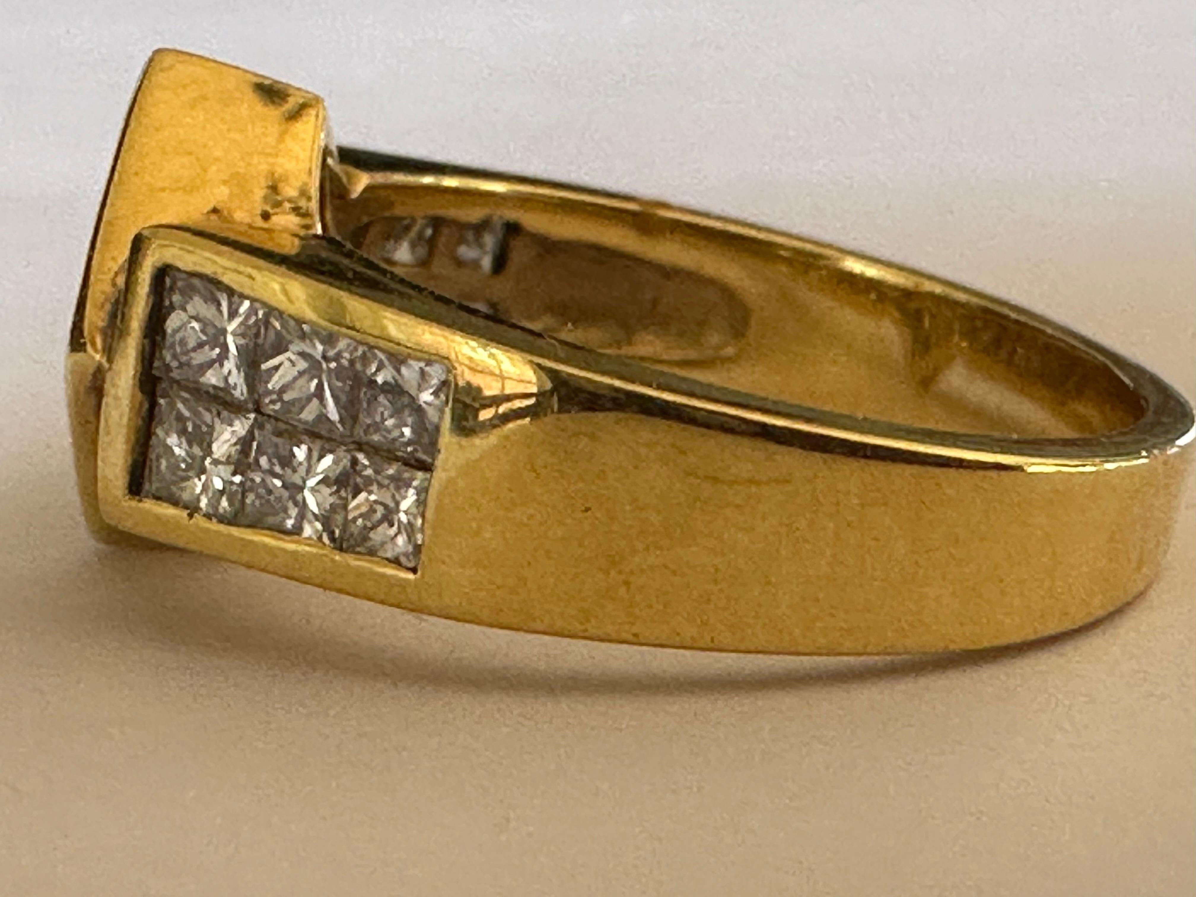 Princess Cut Estate 18K Yellow Gold and Diamond Unisex Ring   For Sale