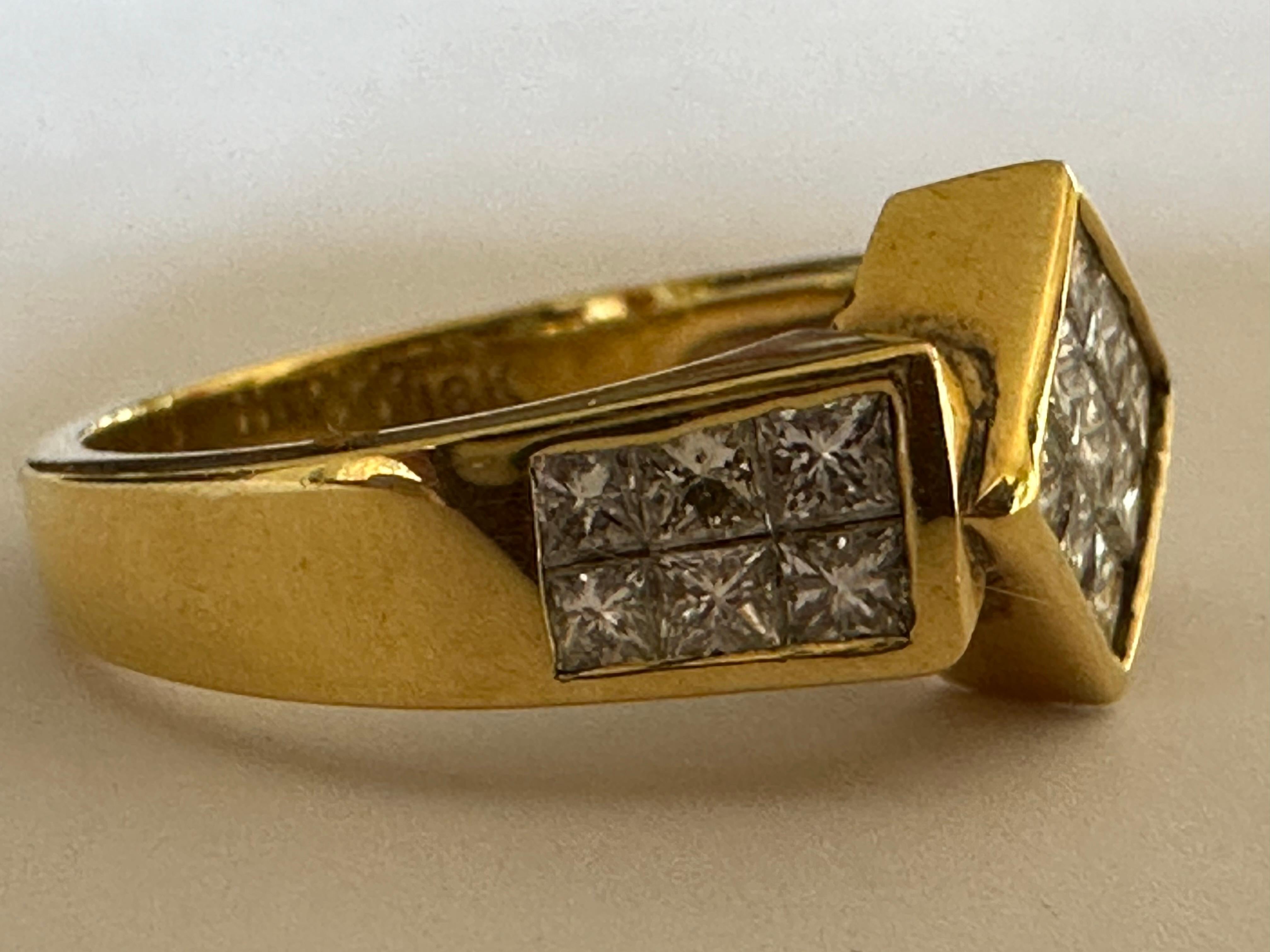 Estate 18K Yellow Gold and Diamond Unisex Ring   For Sale 2
