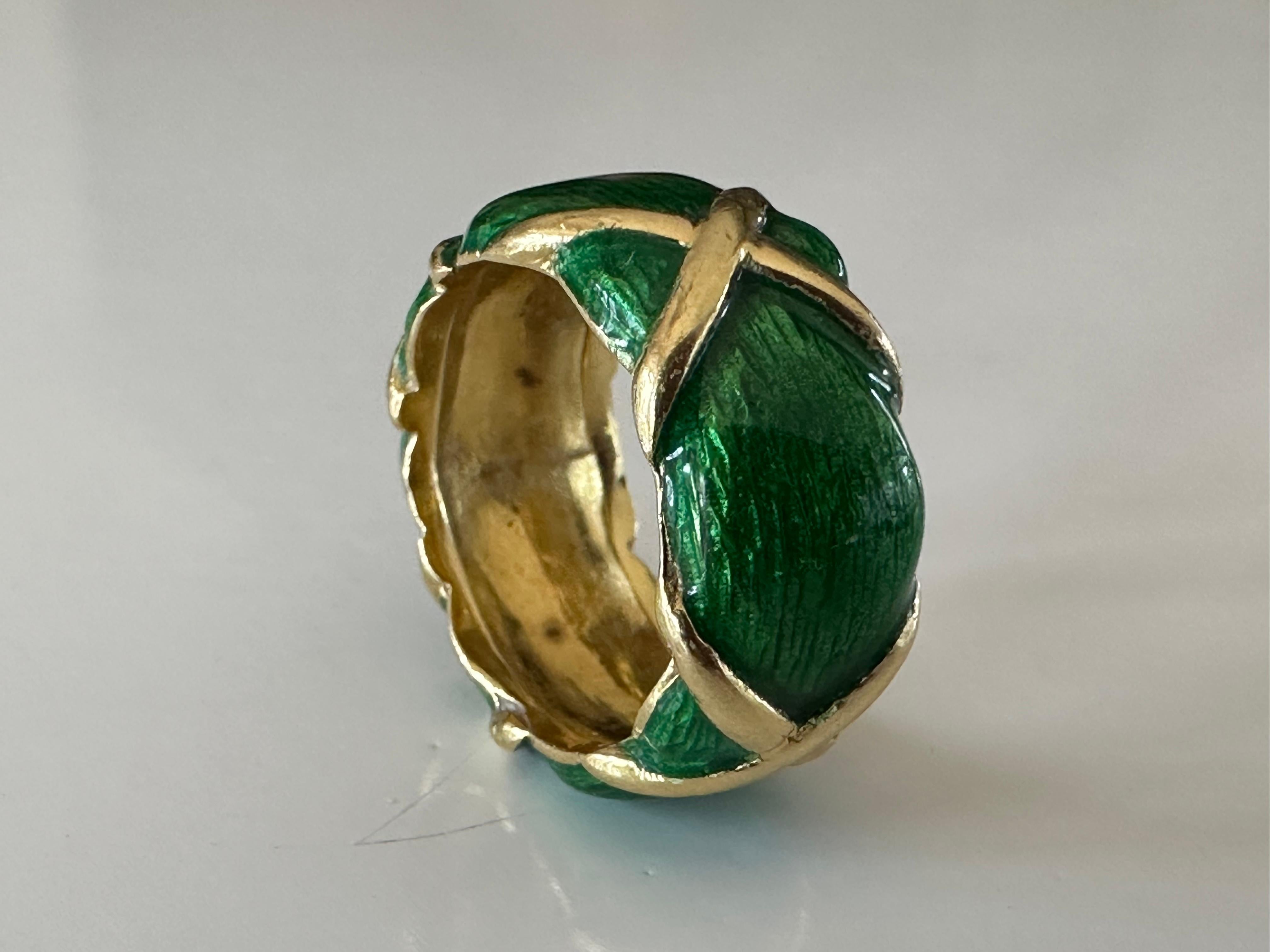 Estate 18k Yellow Gold and Green Enamel Band In Good Condition For Sale In Denver, CO