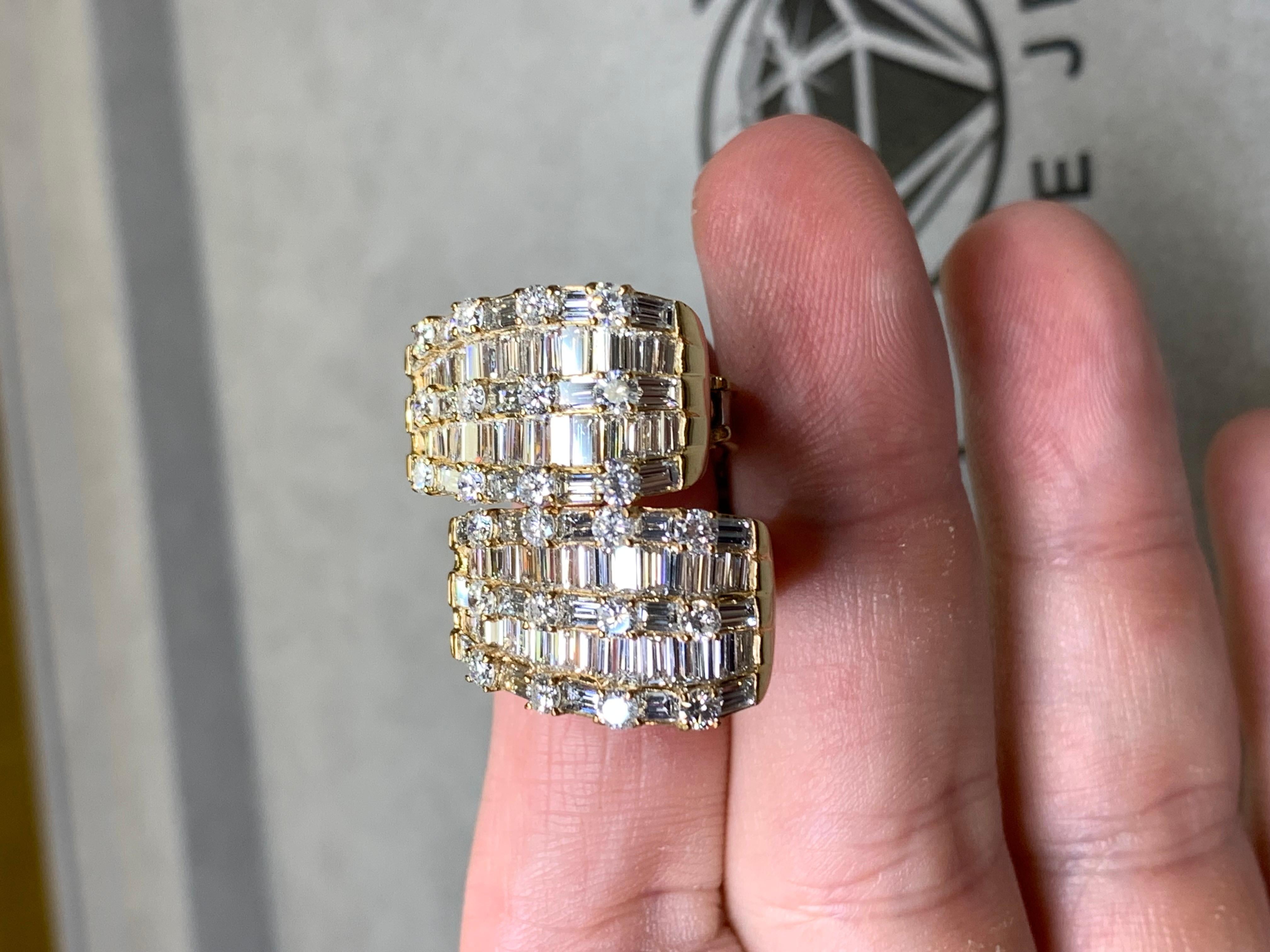 Orecchini con diamanti grandi e rotondi Baguette in oro giallo 18 carati 8,40ctw G Vs in vendita 5