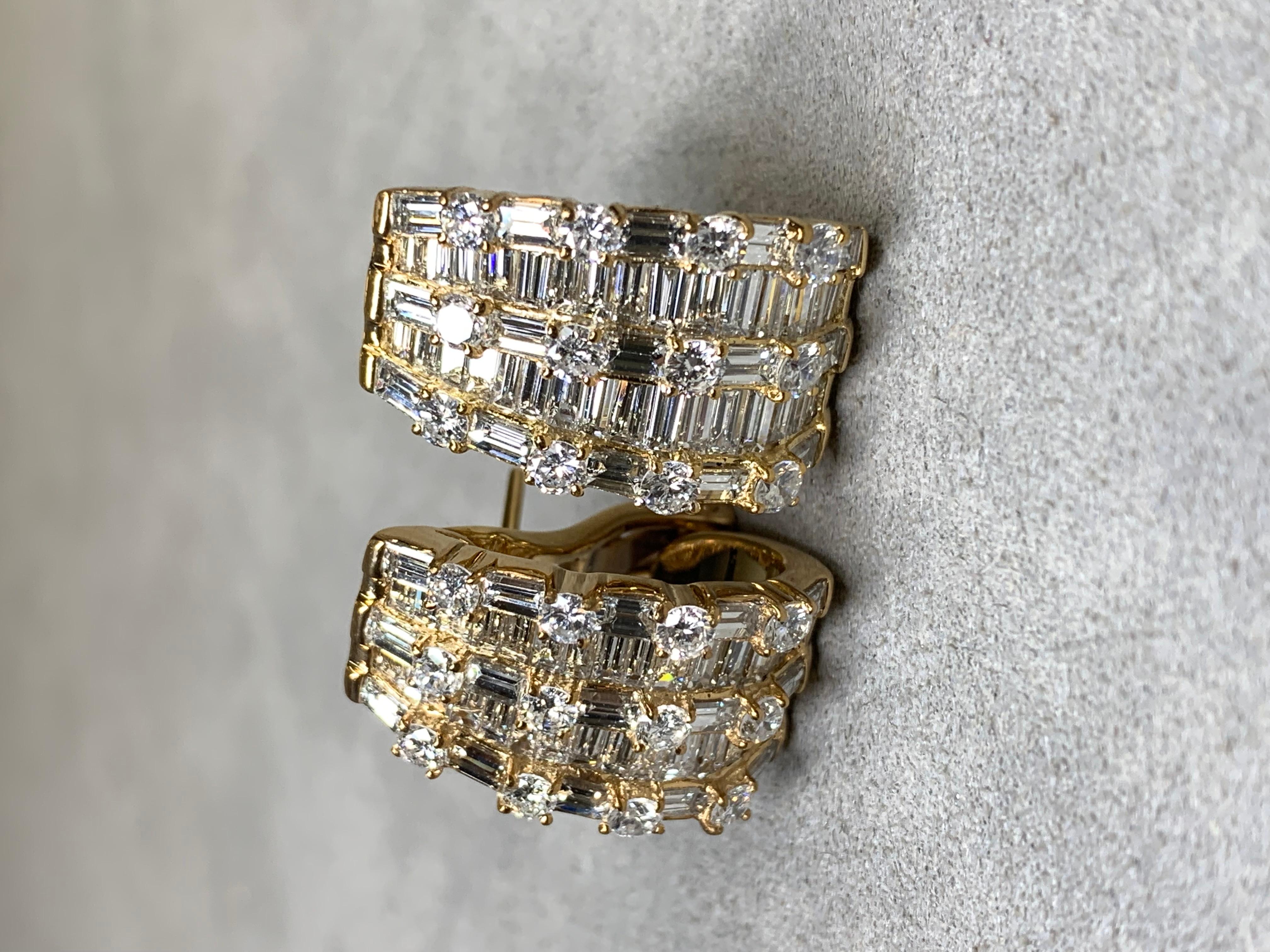 Contemporaneo Orecchini con diamanti grandi e rotondi Baguette in oro giallo 18 carati 8,40ctw G Vs in vendita