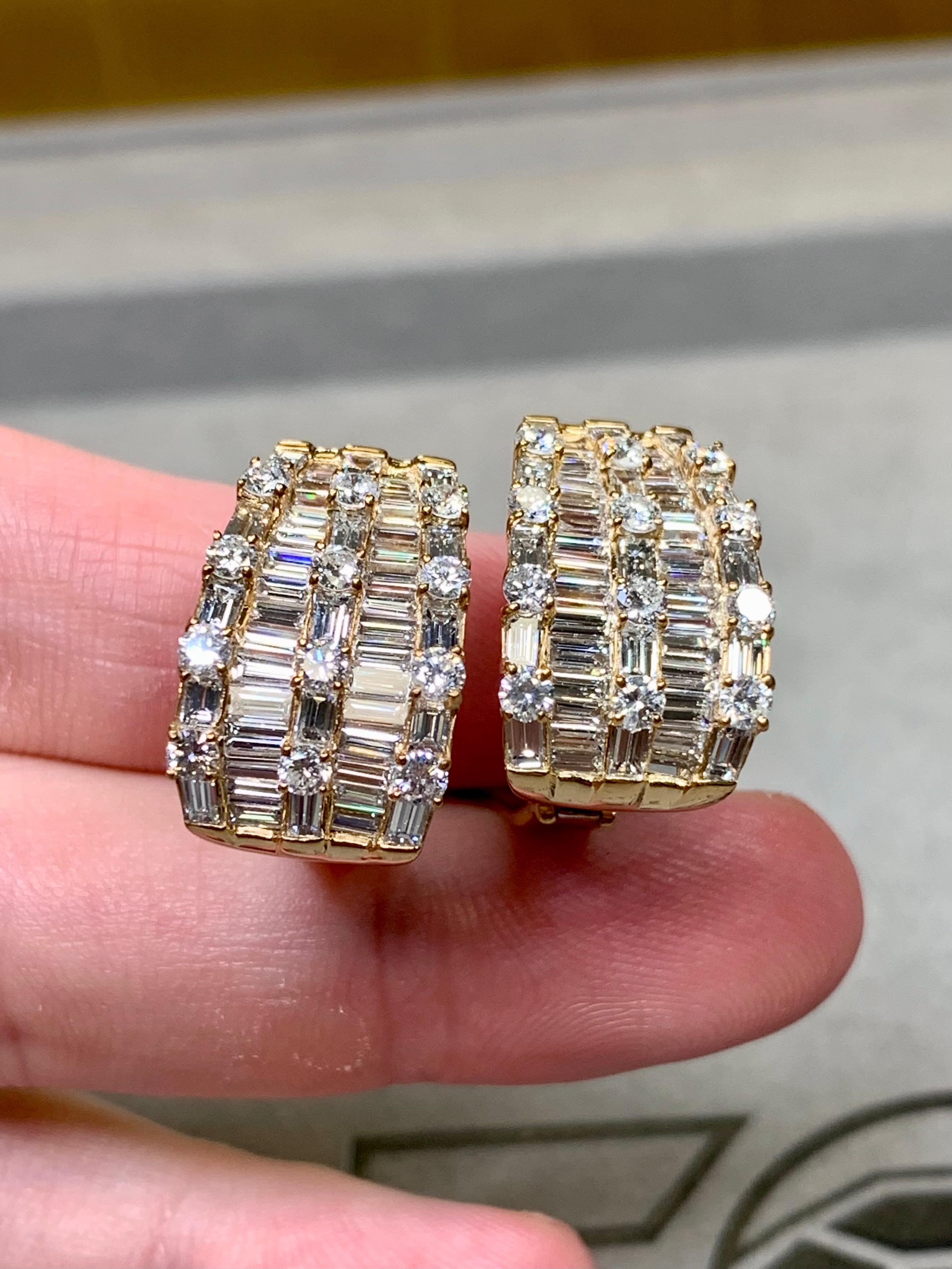 Orecchini con diamanti grandi e rotondi Baguette in oro giallo 18 carati 8,40ctw G Vs in vendita 2