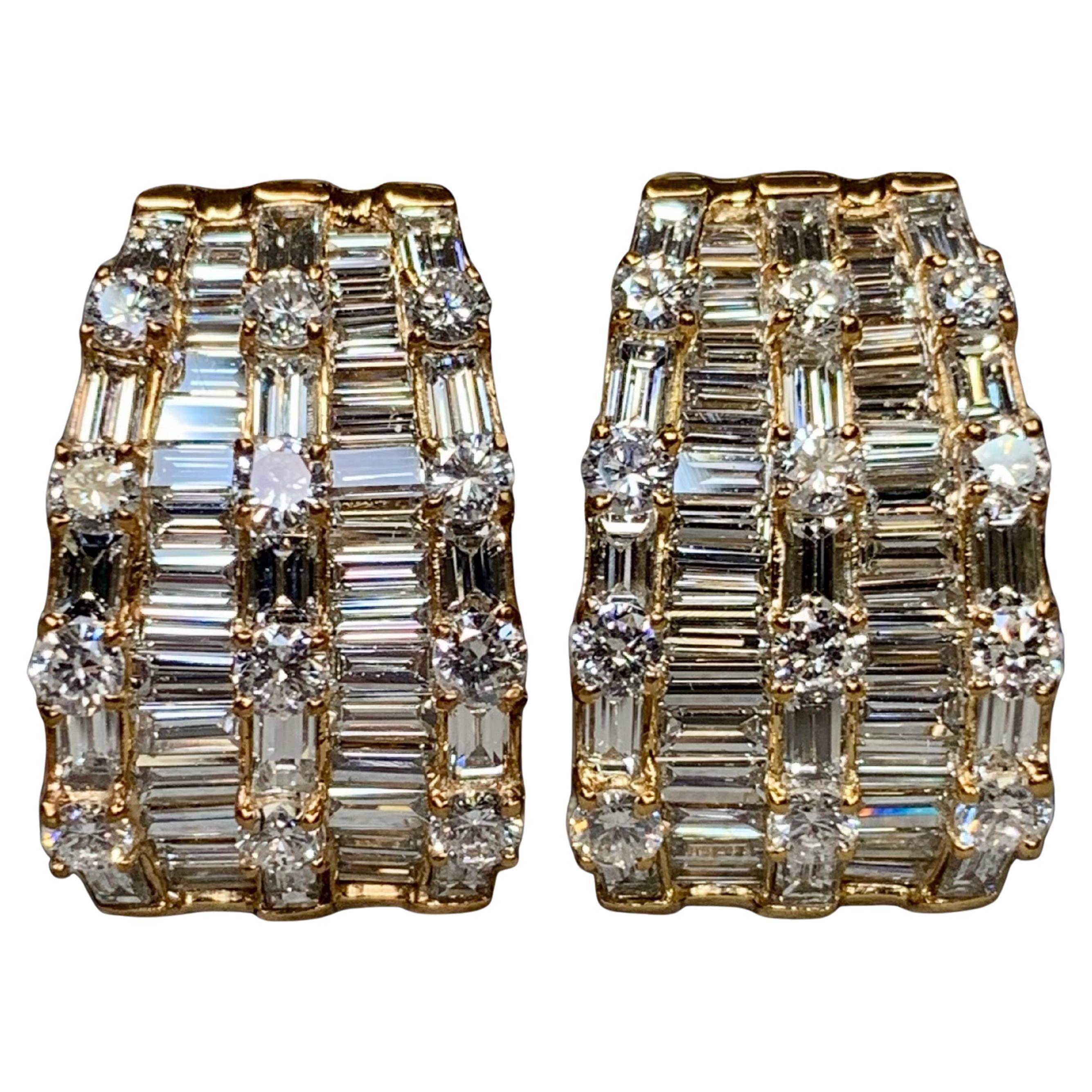 Orecchini con diamanti grandi e rotondi Baguette in oro giallo 18 carati 8,40ctw G Vs in vendita