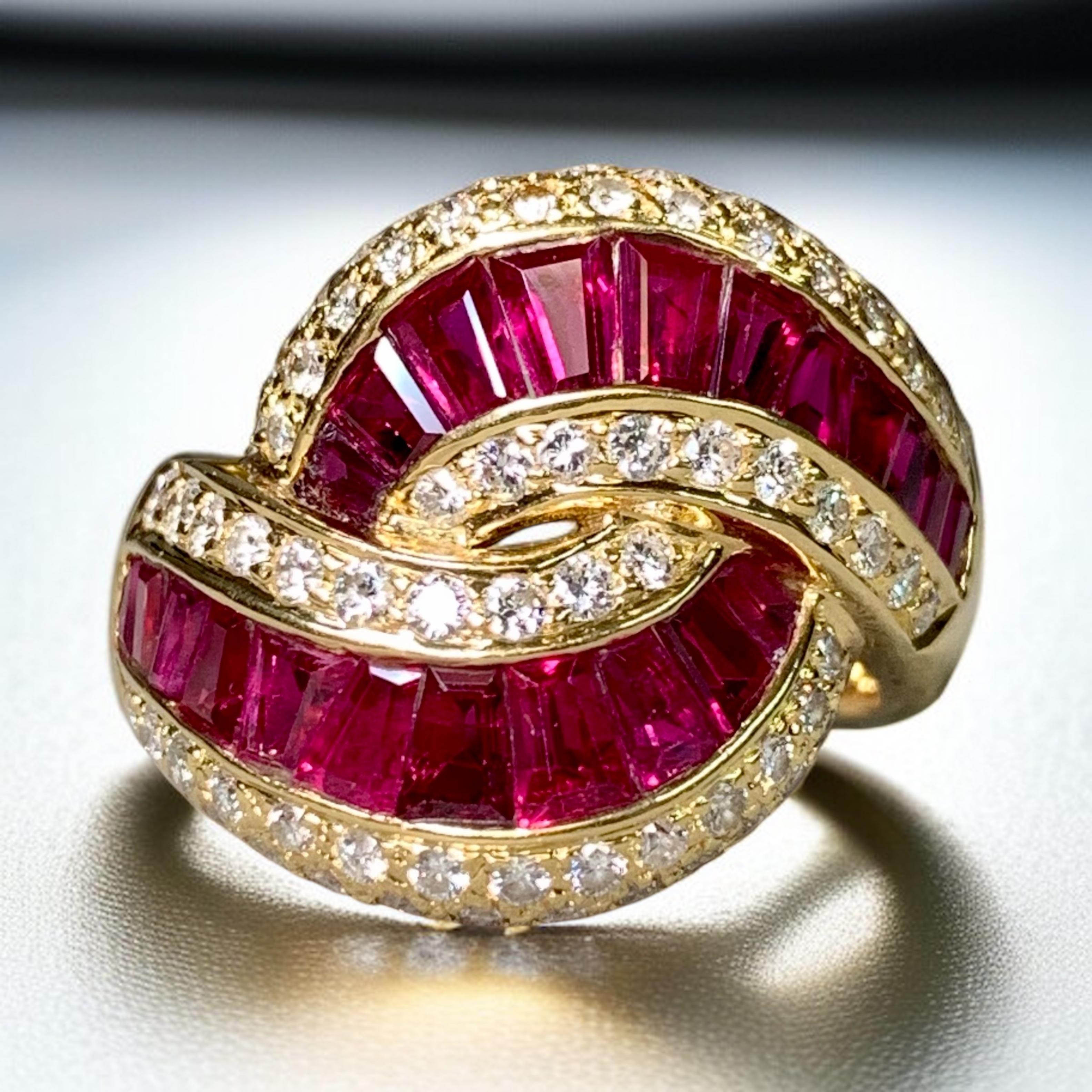Anello Cocktail Estate in oro giallo 18 carati Baguette Rubino Diamante Bypass Largo 6,15ctw in vendita 5